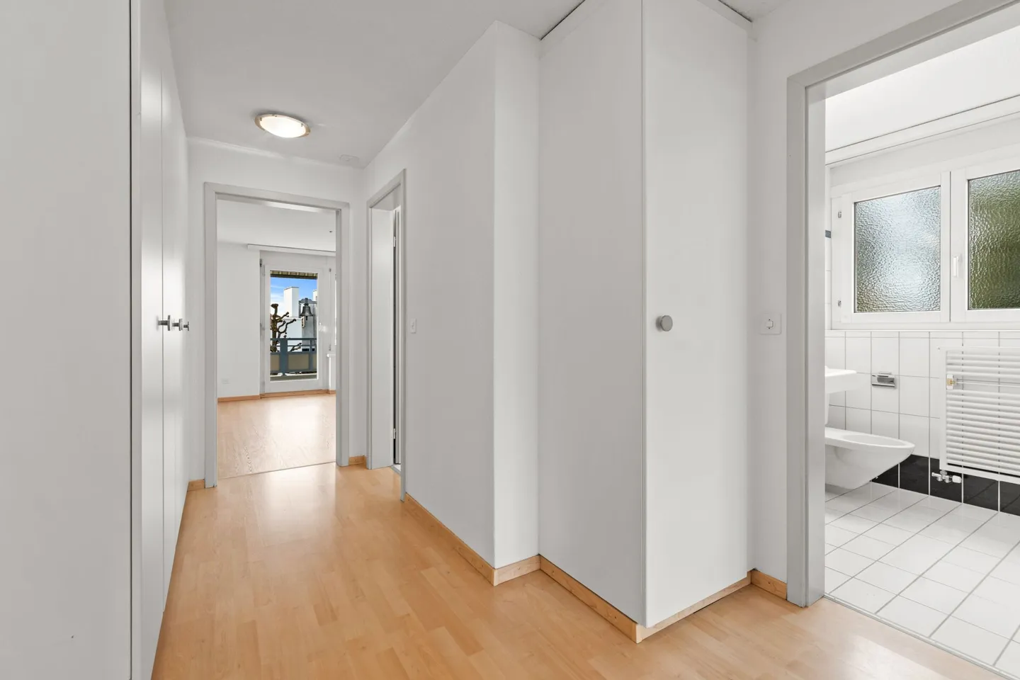 Geräumige Wohnung mit Balkon - Foto 5 von 9