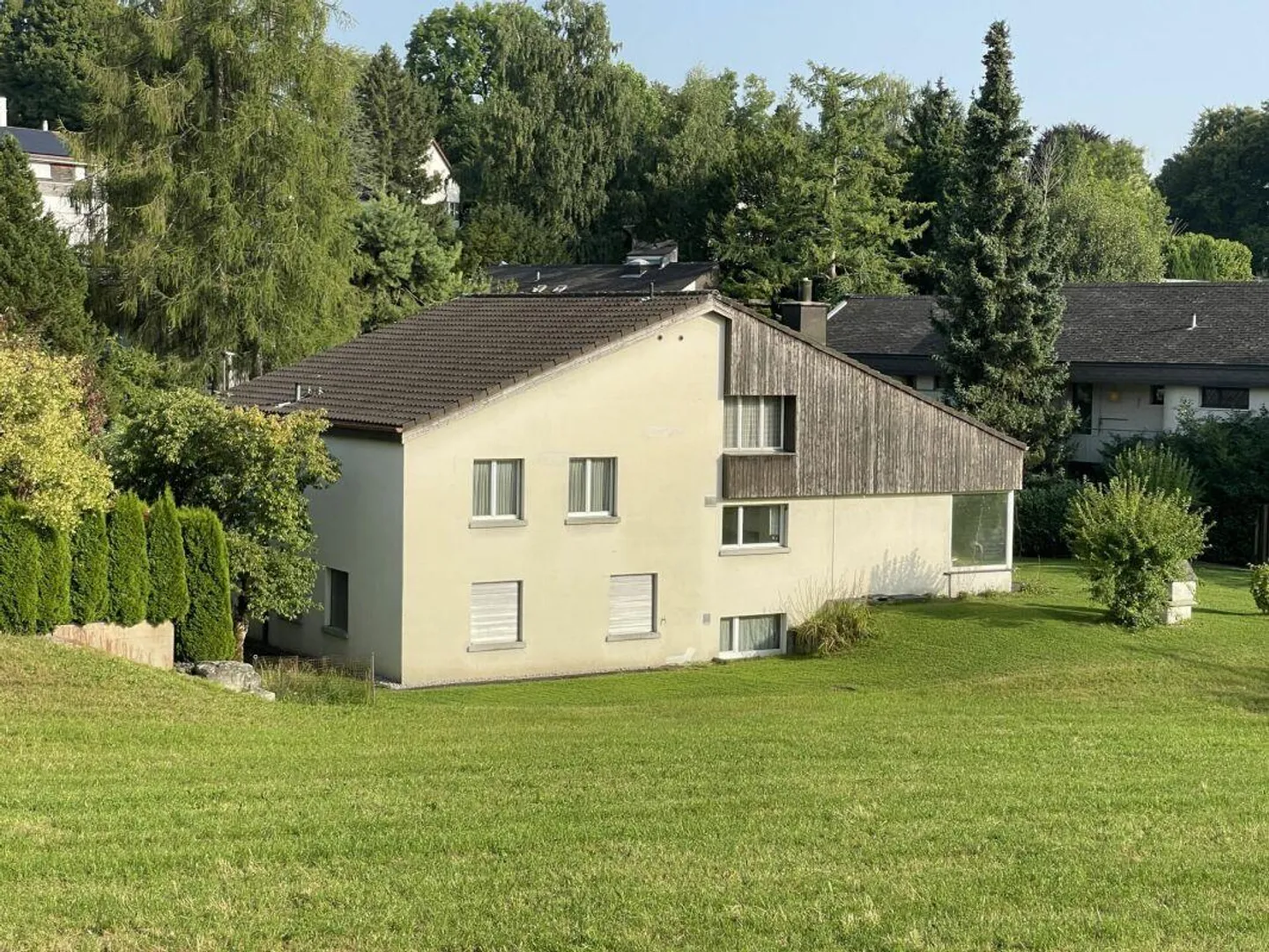 Casa unifamiliare in una posizione tranquilla e soleggiata nel popolare quartiere di Rotmonten - Foto 4 di 17