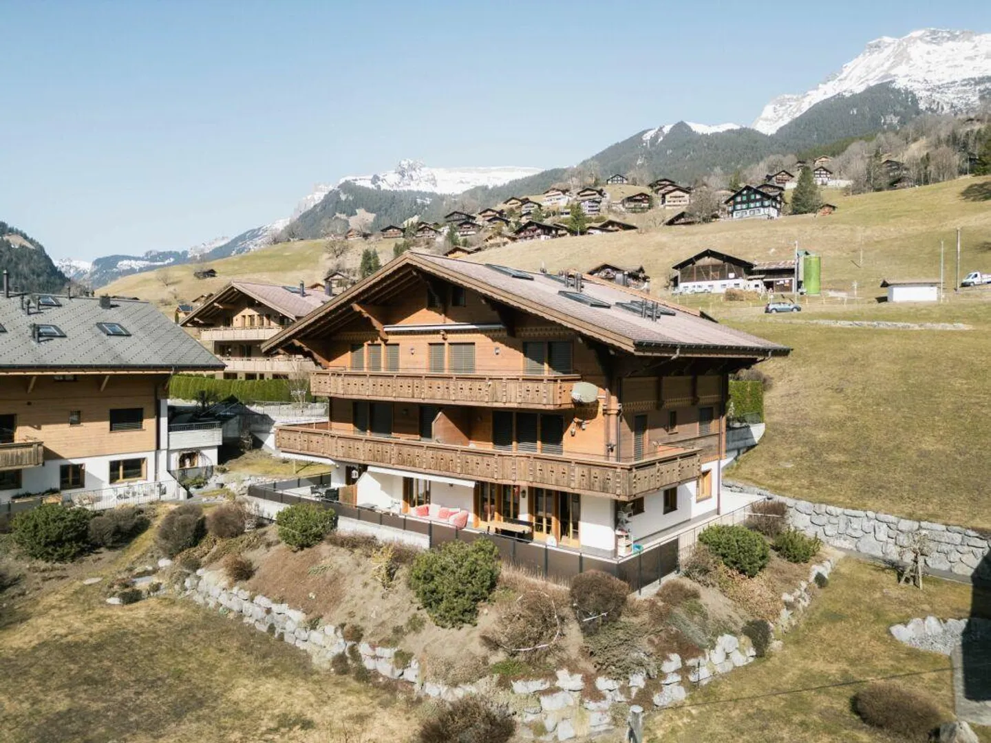 Appartement en terrasse avec vue sur la montagne - Appartement au premier étage de 4,5 pièces dans le Chalet Aquila - Photo 1 sur 20