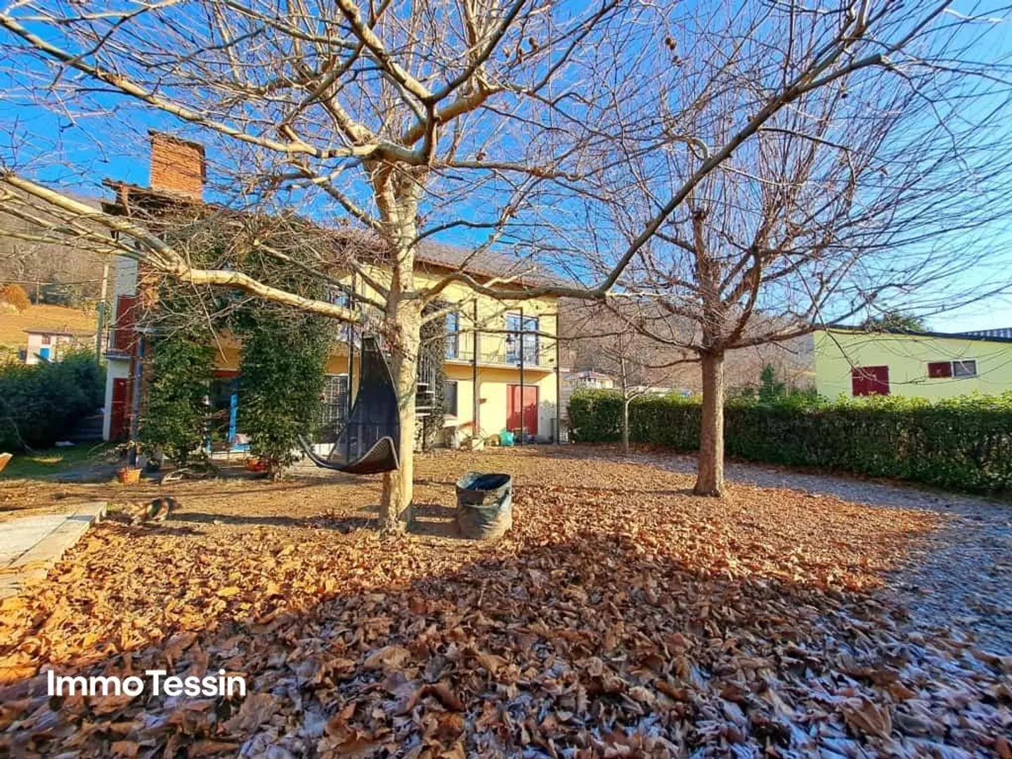 Exclusive villa with large garden in a top location between Lake Ma... - Photo 2 of 13