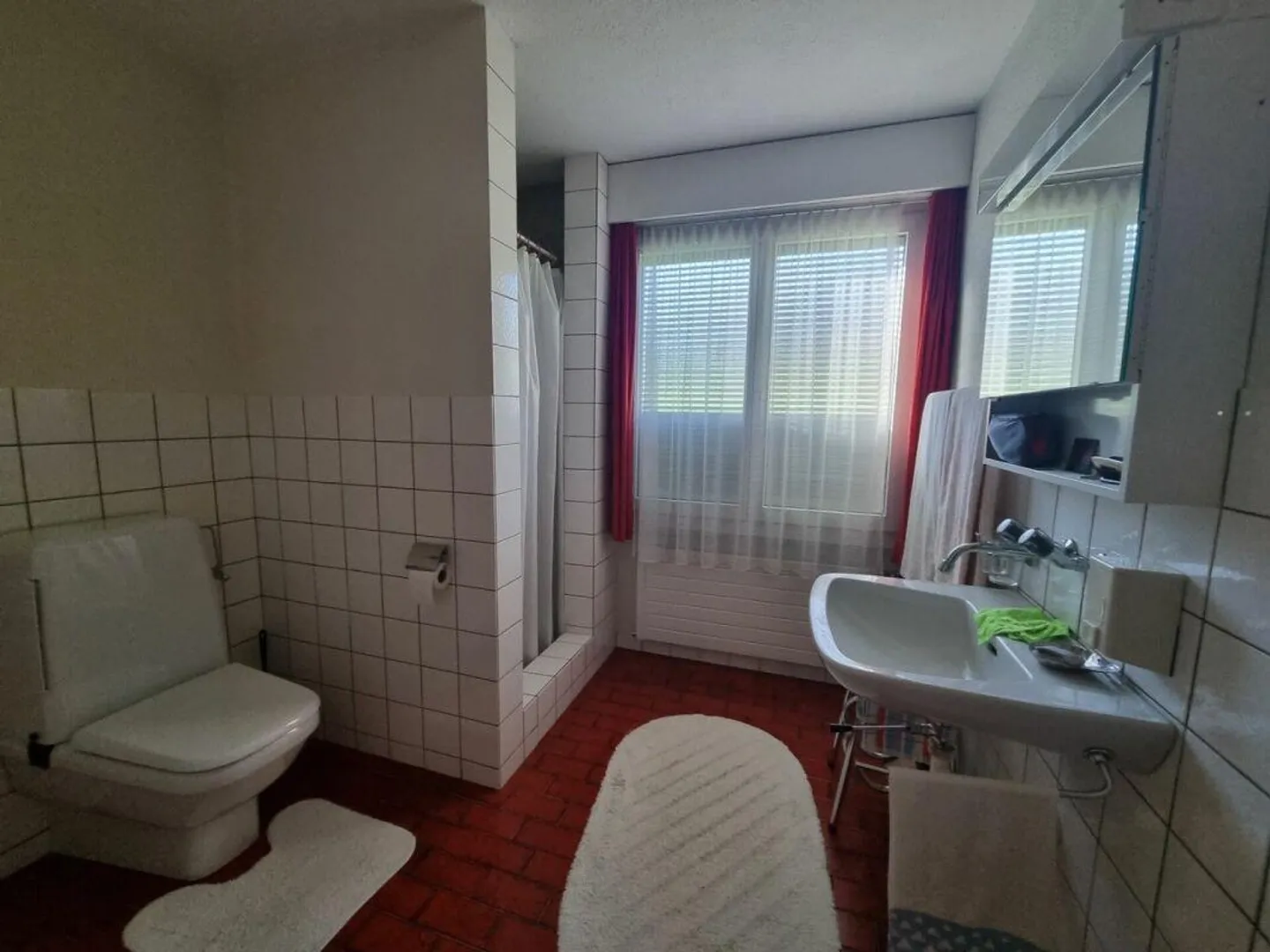 Casa unifamiliare in una posizione tranquilla e soleggiata nel popolare quartiere di Rotmonten - Foto 14 di 17