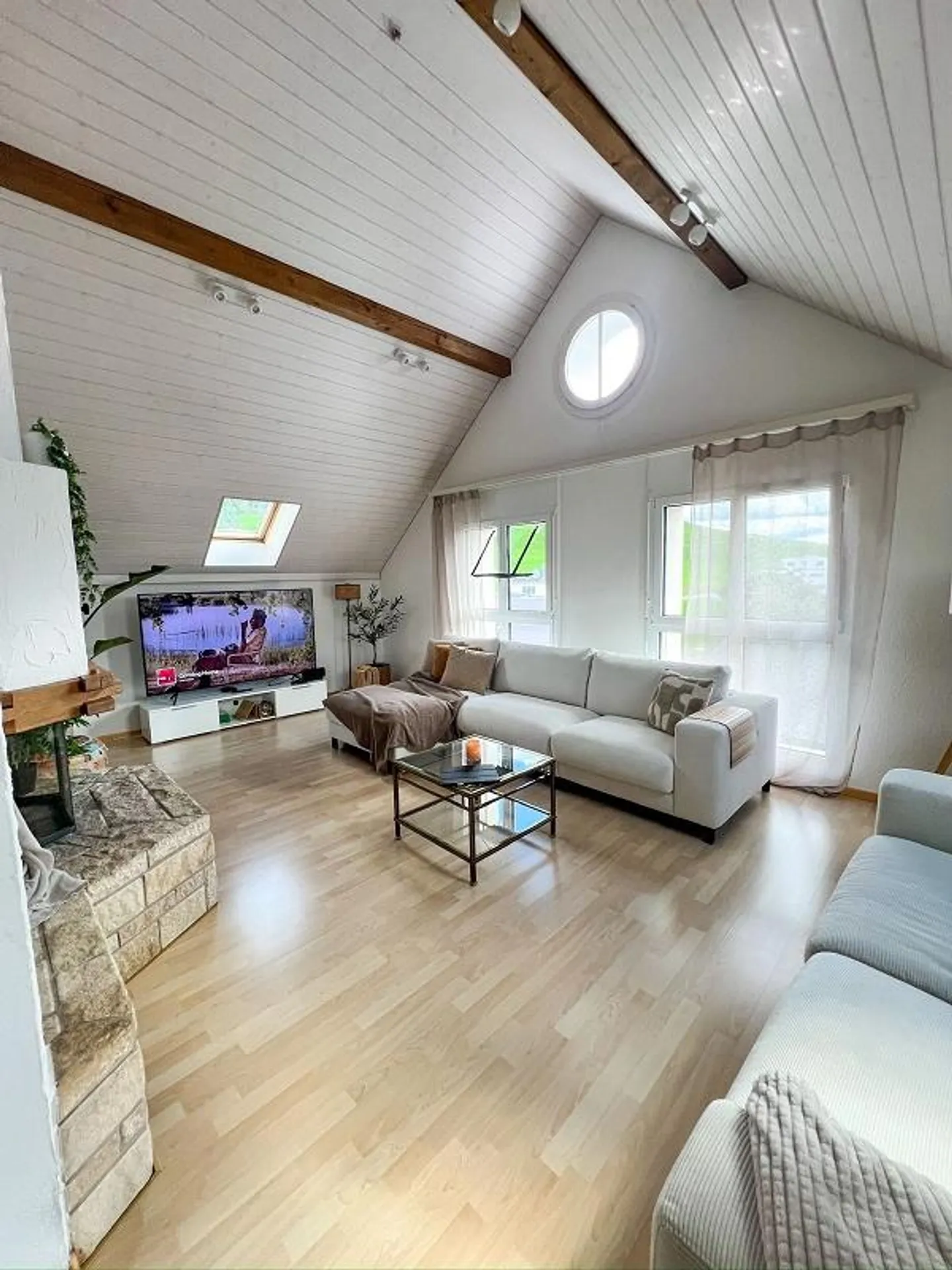 Splendido attico di 4,5 locali, inondato di luce, in una posizione tranquilla - Foto 1 di 13