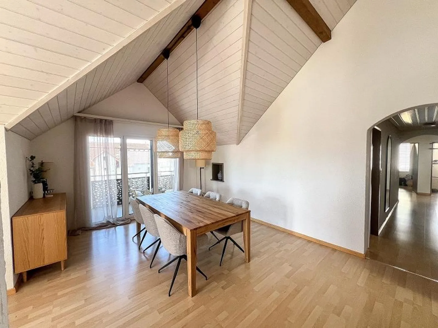 Splendido attico di 4,5 locali, inondato di luce, in una posizione tranquilla - Foto 3 di 13