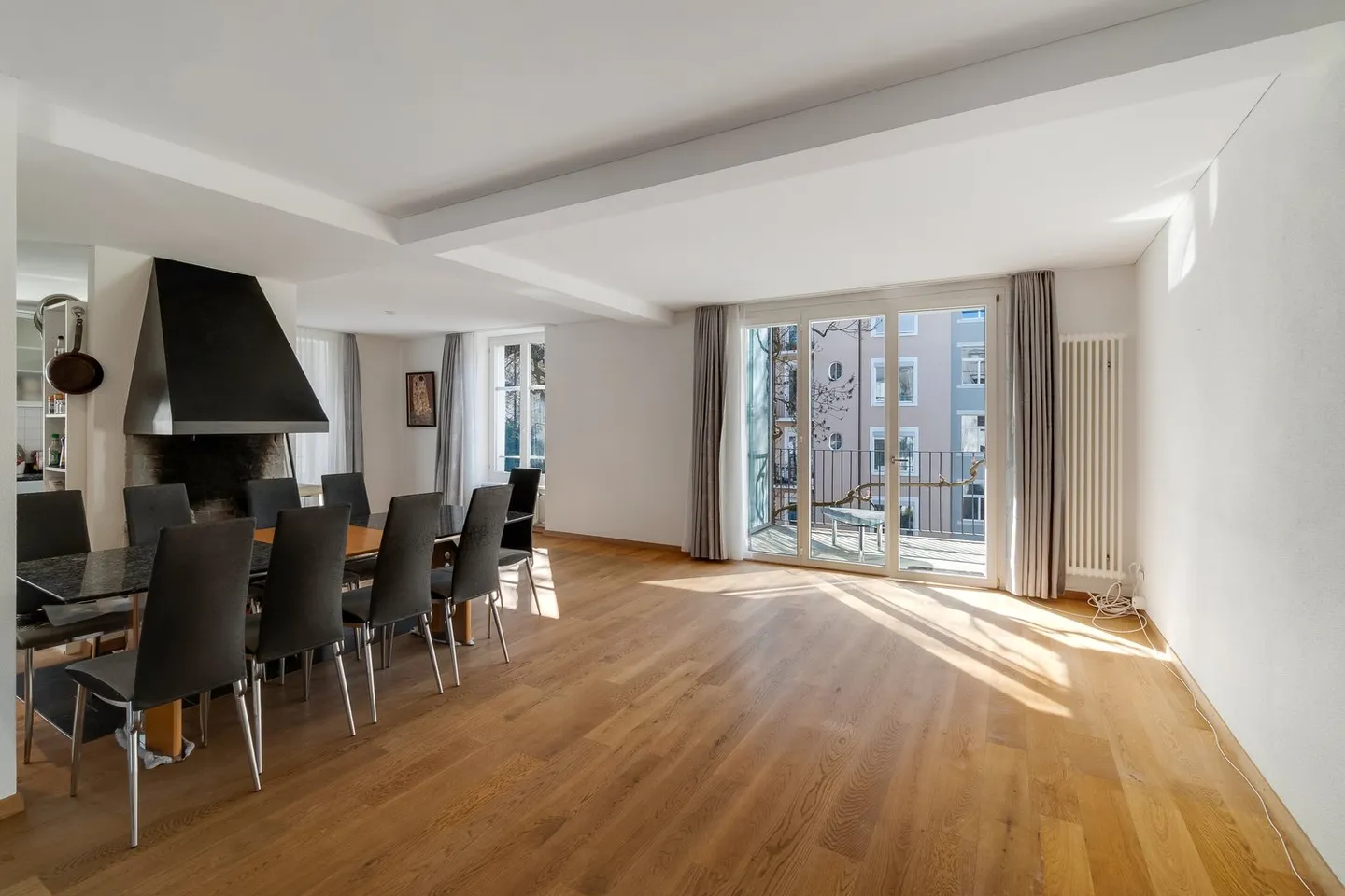 Charming townhouse with versatile potential for use - Photo 4 of 10
