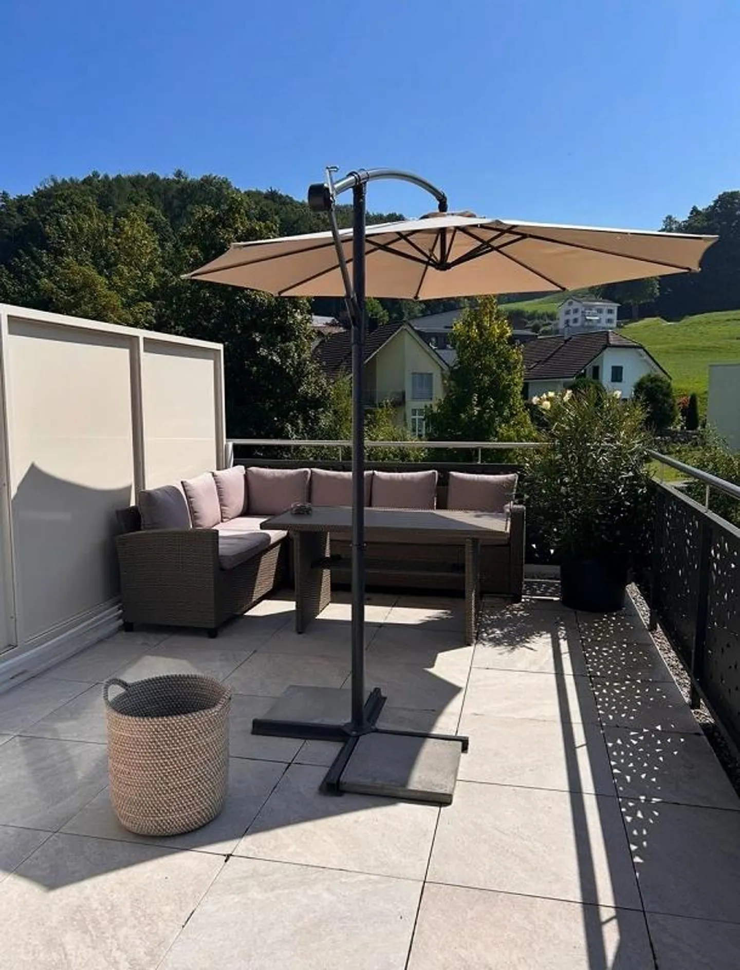 Splendido attico di 4,5 locali, inondato di luce, in una posizione tranquilla - Foto 11 di 13