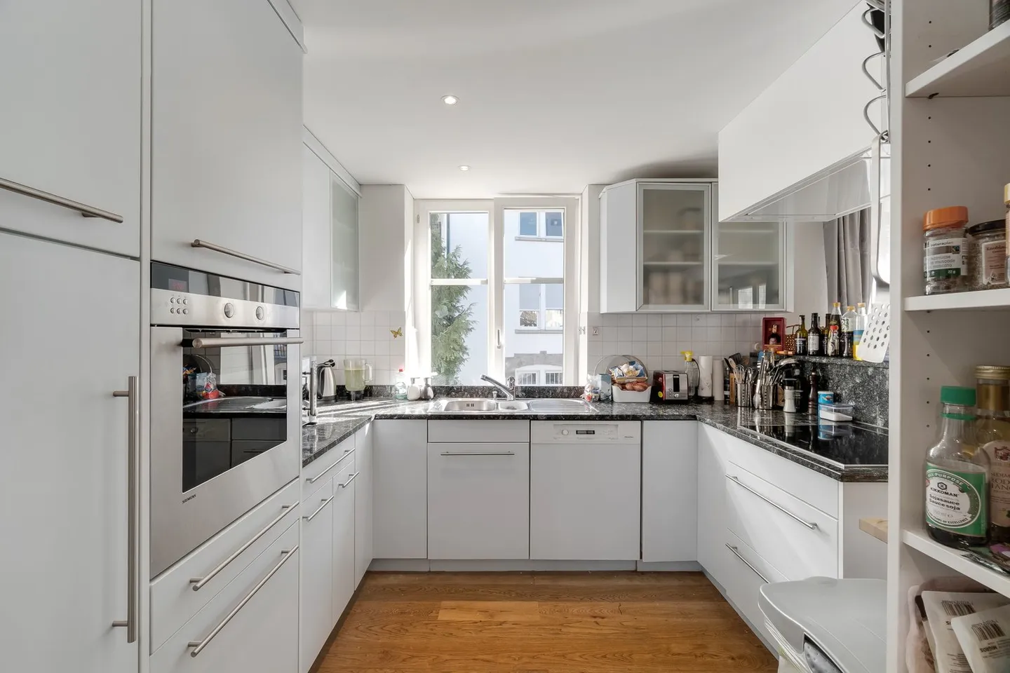 Charming townhouse with versatile potential for use - Photo 5 of 10