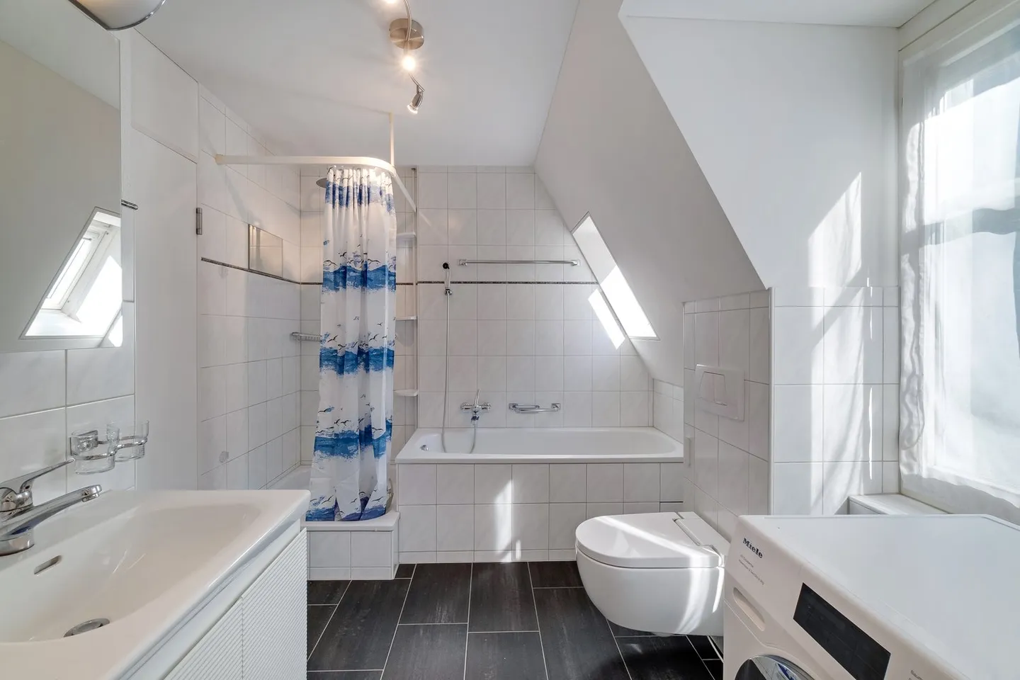 Charming townhouse with versatile potential for use - Photo 6 of 10