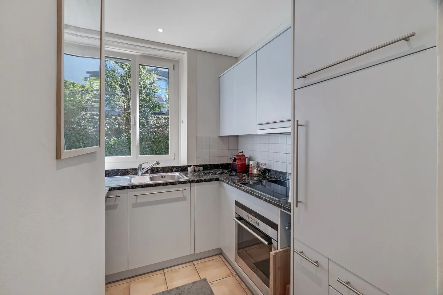 Charming townhouse with versatile potential for use - Photo 9 of 10