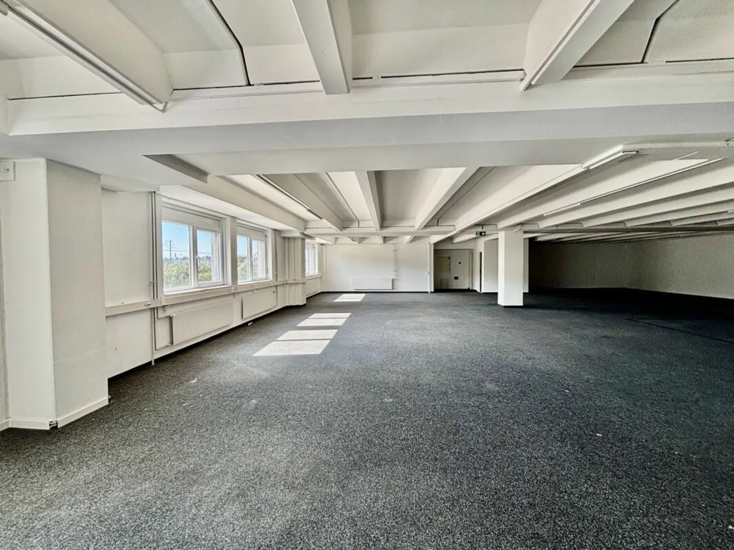 Bussigny Vaud Büros/Werkstatt von 650 m2 teilbar mit Zugang zum Ladebereich zu vermieten - Foto 6 von 12