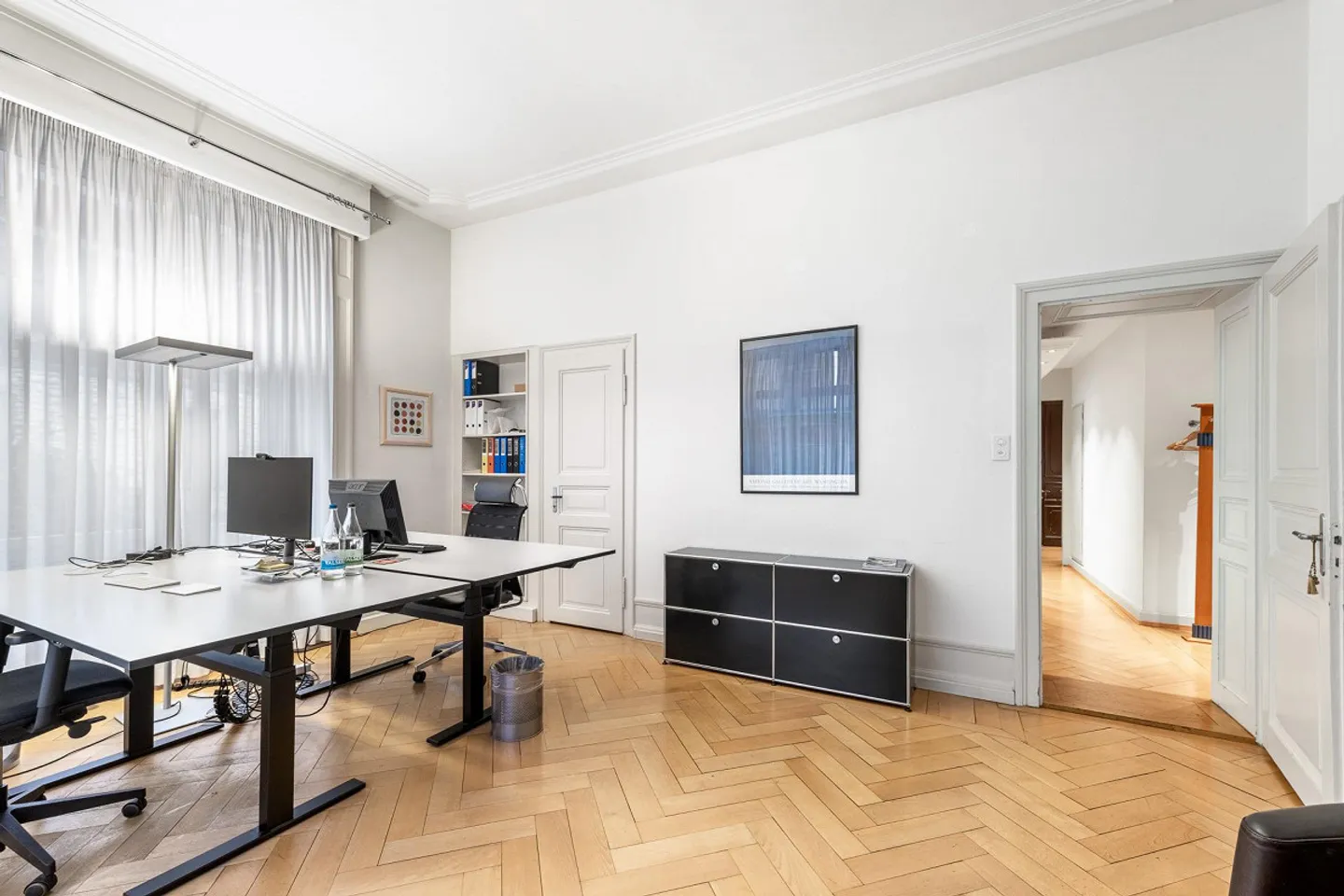 Espace de bureau attrayant dans le Château Rouge - Photo 5 sur 13