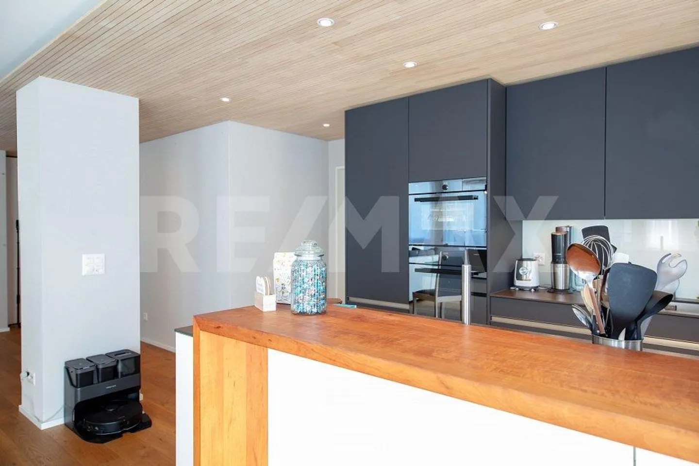 Unique, light-flooded 3.5-room apartment with terrace and view - Photo 7 of 13