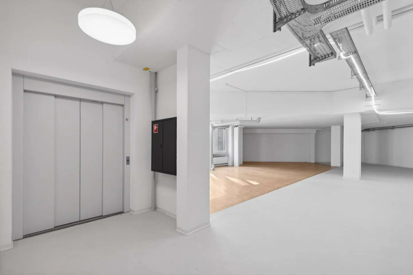 Spazio commerciale attraente per ufficio, produzione o magazzino - Foto 5 di 10