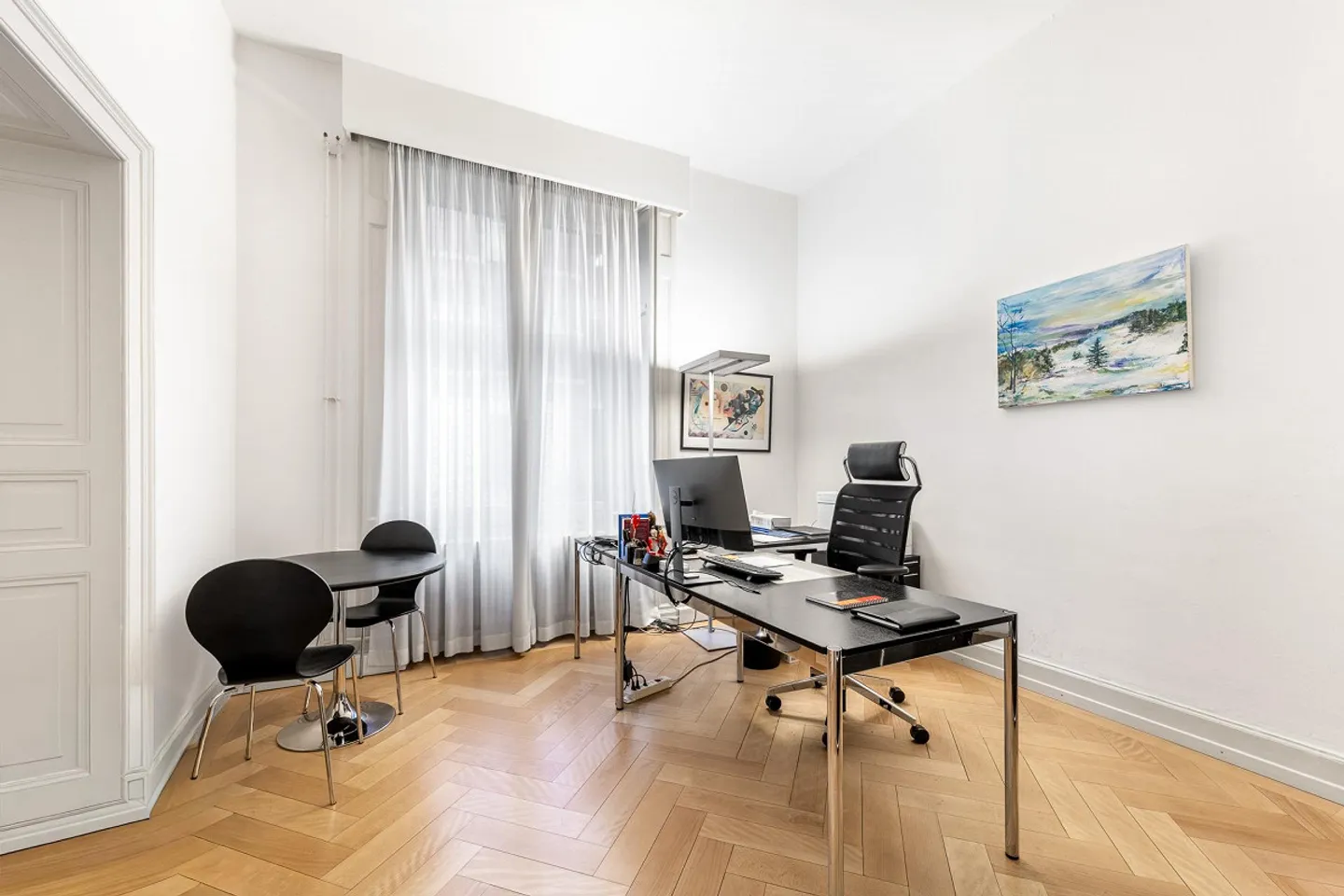 Espace de bureau attrayant dans le Château Rouge - Photo 7 sur 13