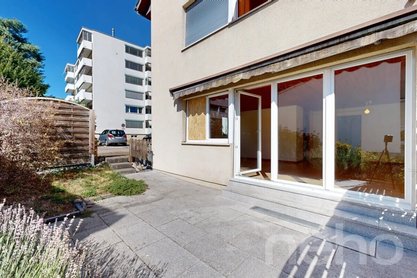 Cozy garden apartment with garage and two outdoor parking spaces - Photo 2 of 12