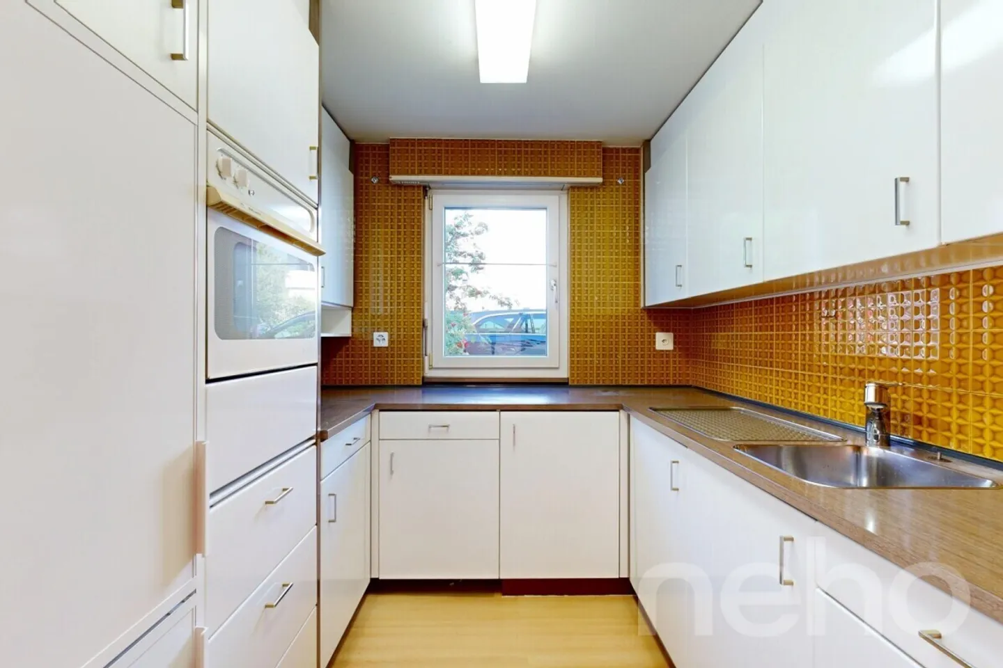 Cozy garden apartment with garage and two outdoor parking spaces - Photo 3 of 12