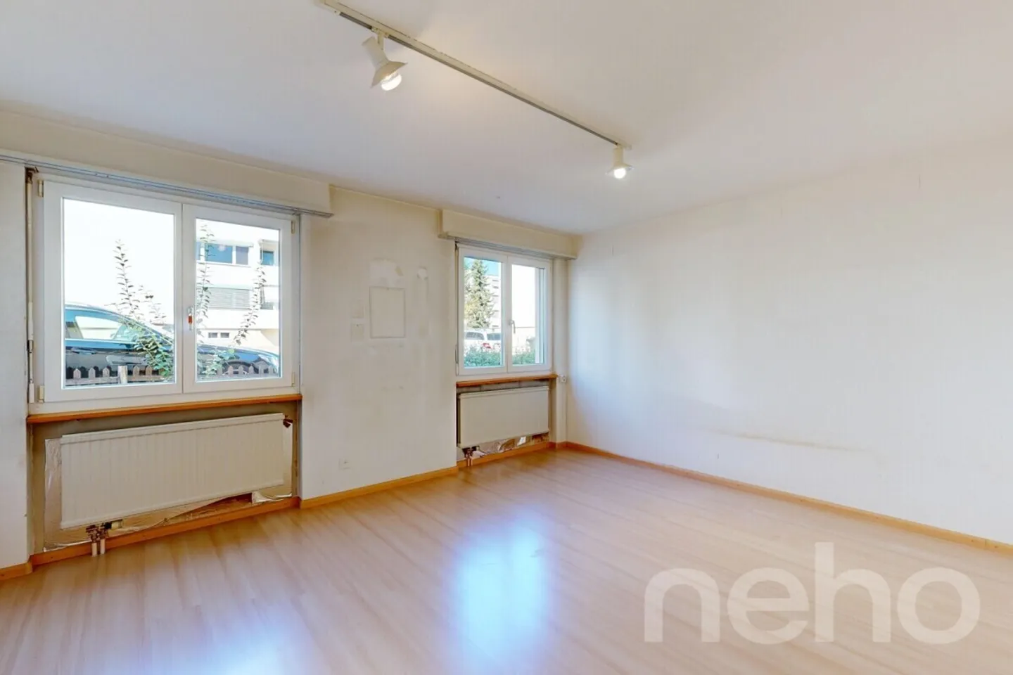 Cozy garden apartment with garage and two outdoor parking spaces - Photo 5 of 12
