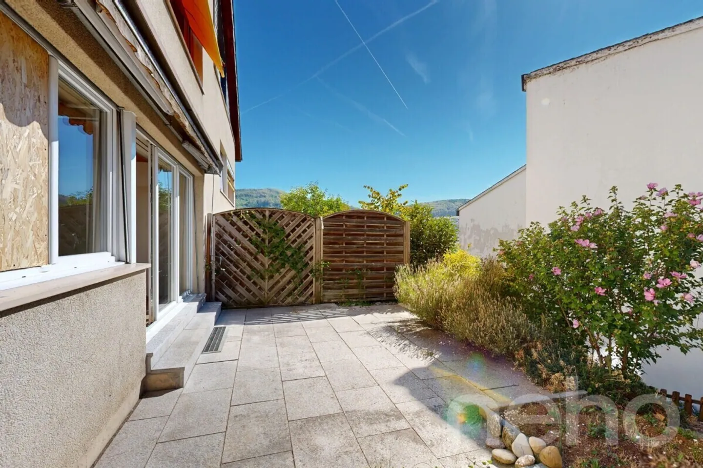 Cozy garden apartment with garage and two outdoor parking spaces - Photo 8 of 12