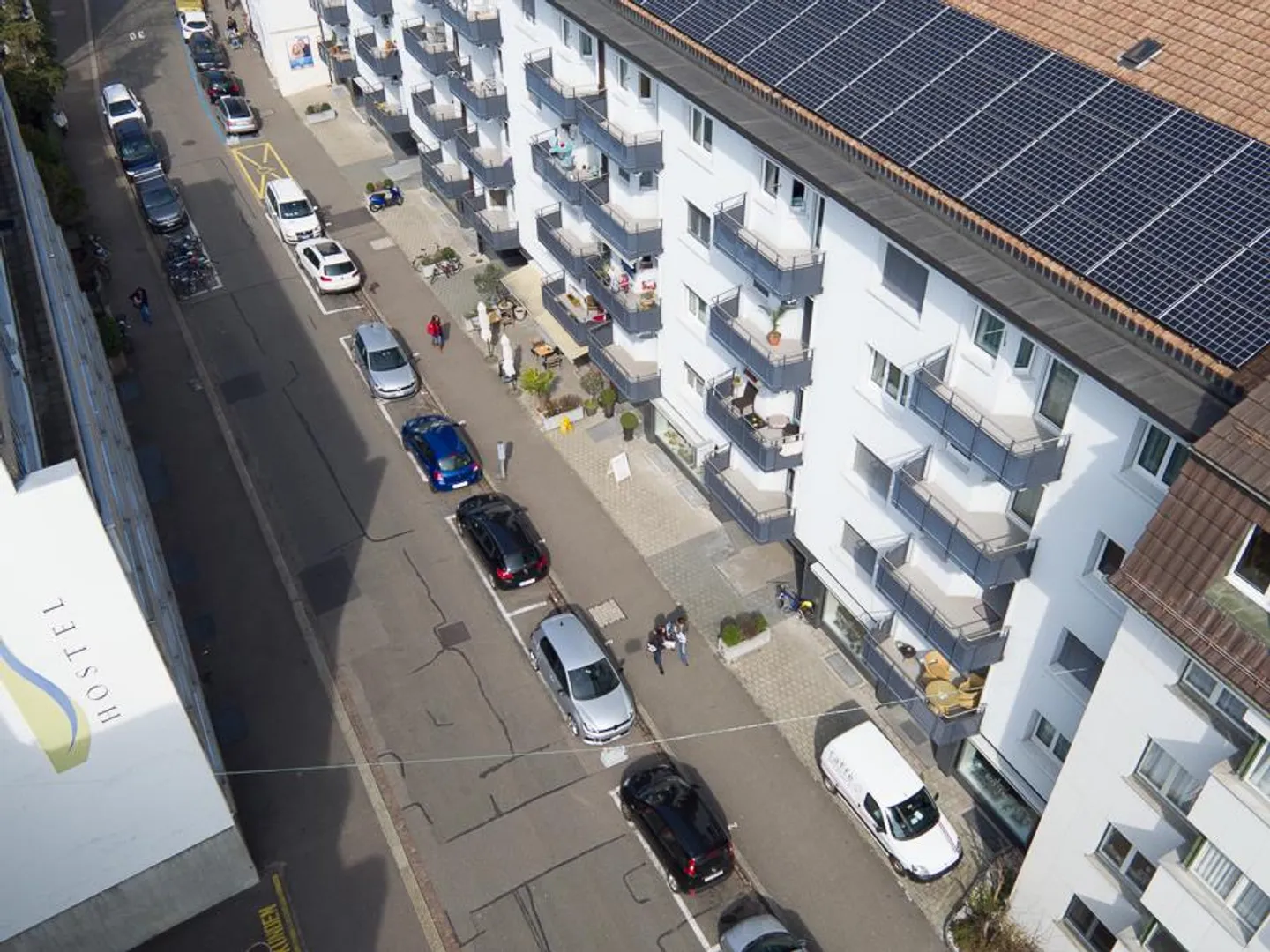 Tranquilla strada laterale vicino all'università e all'ospedale cantonale - Foto 1 di 8