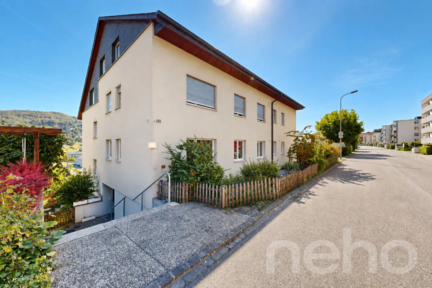 Cozy garden apartment with garage and two outdoor parking spaces - Photo 10 of 12