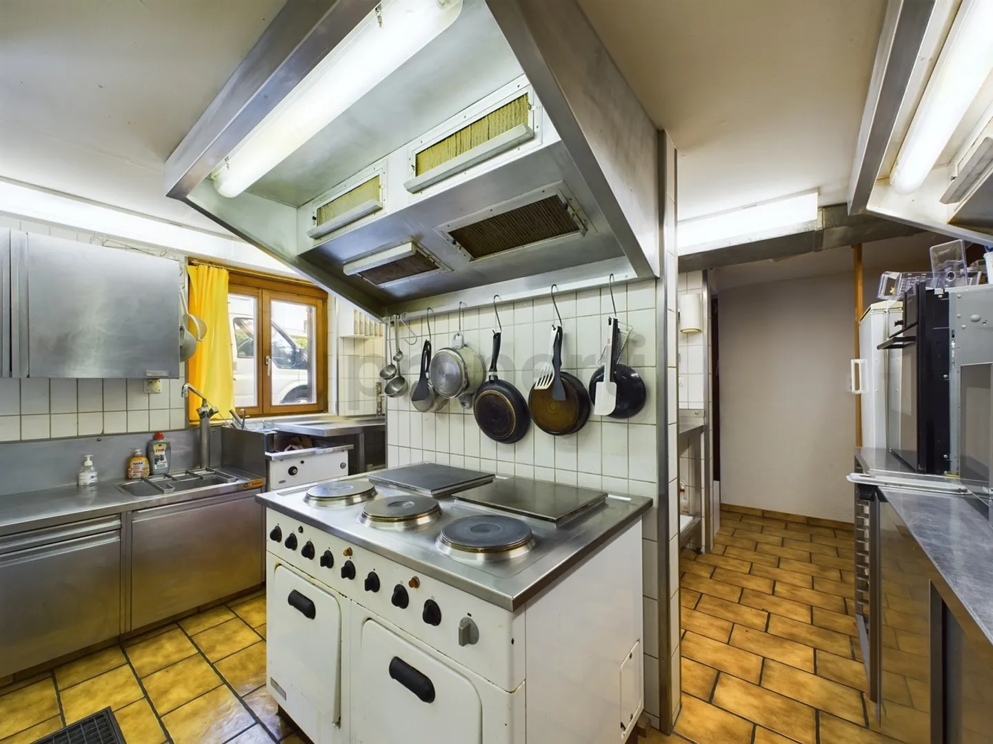 Unica casa residenziale di 7,5 stanze con possibilità di utilizzo versatile a Libingen - Foto 7 di 13