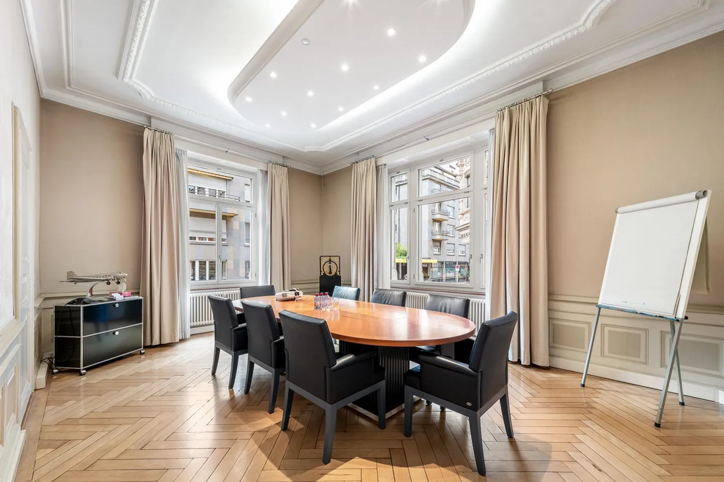 Espace de bureau attrayant dans le Château Rouge - Photo 9 sur 13