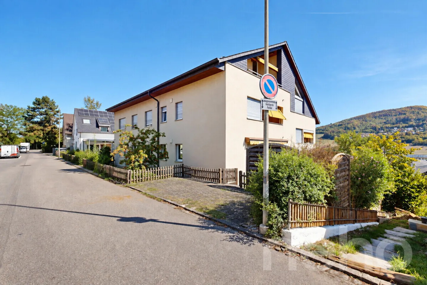 Cozy garden apartment with garage and two outdoor parking spaces - Photo 11 of 12