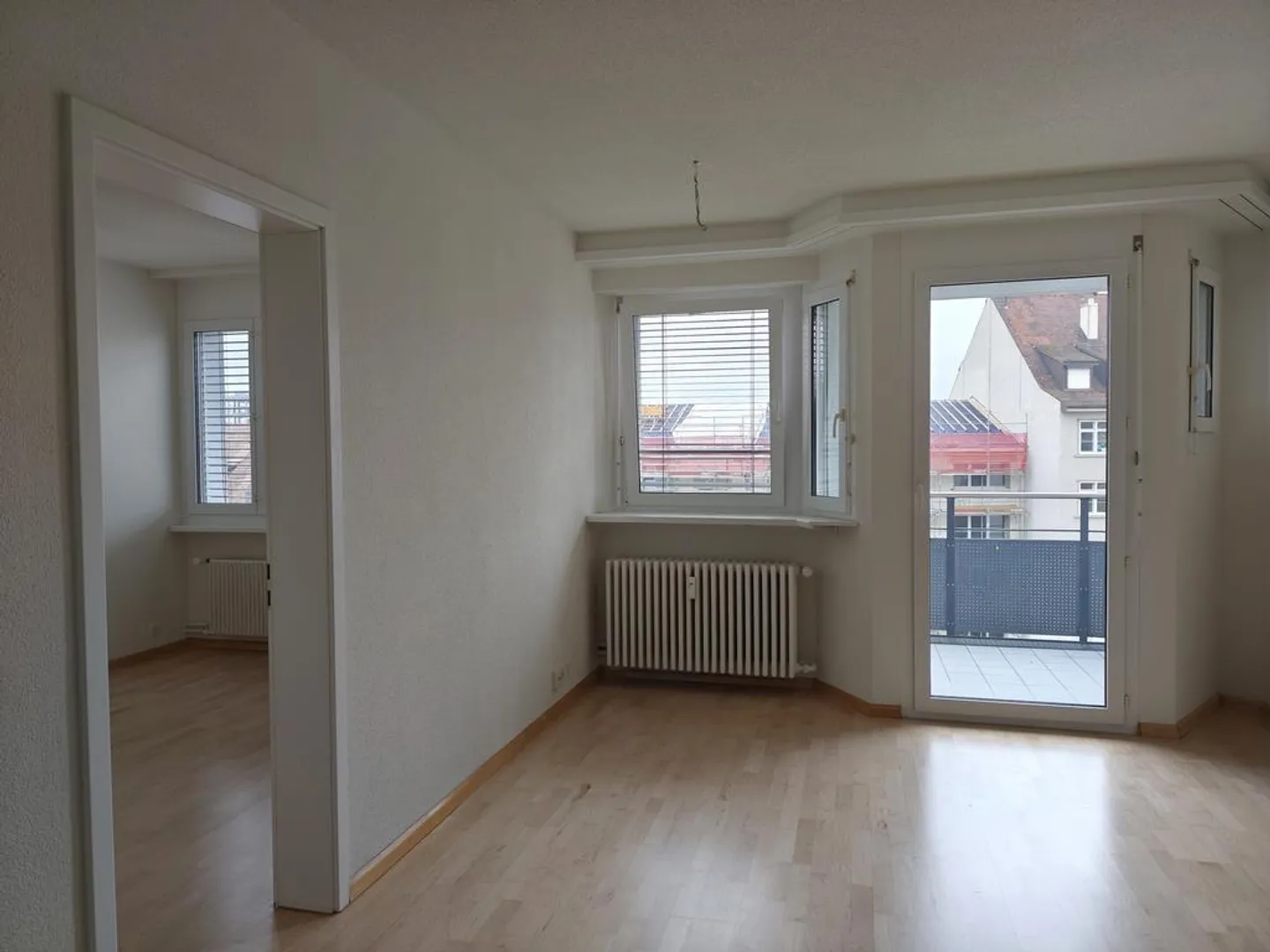 Tranquilla strada laterale vicino all'università e all'ospedale cantonale - Foto 3 di 8