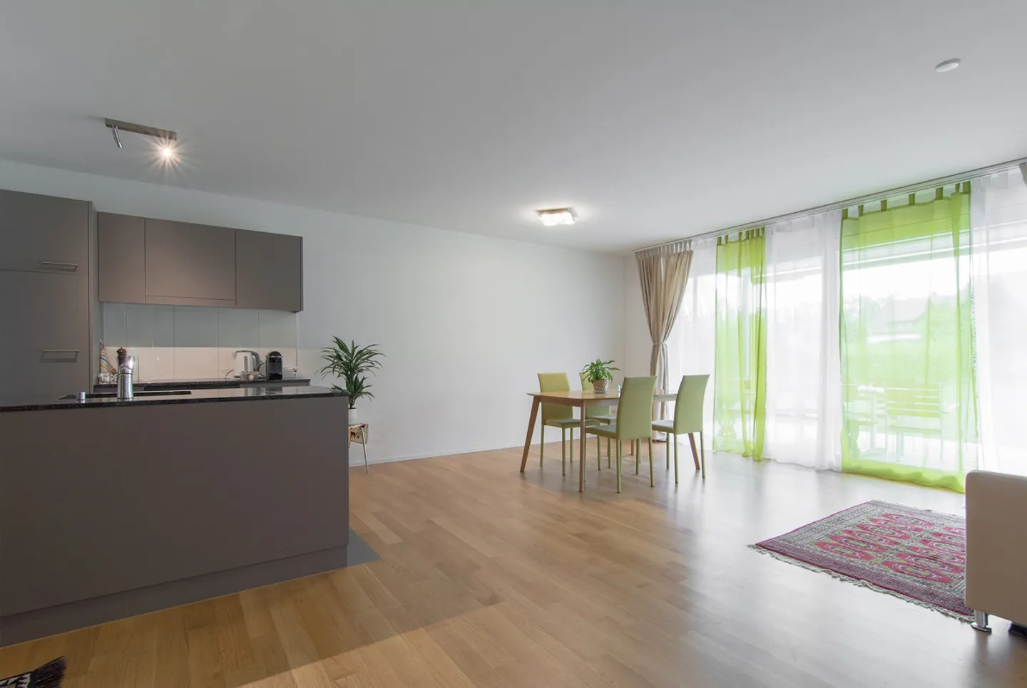 Appartement 2,5 pièces avec grand balcon - Photo 1 sur 10