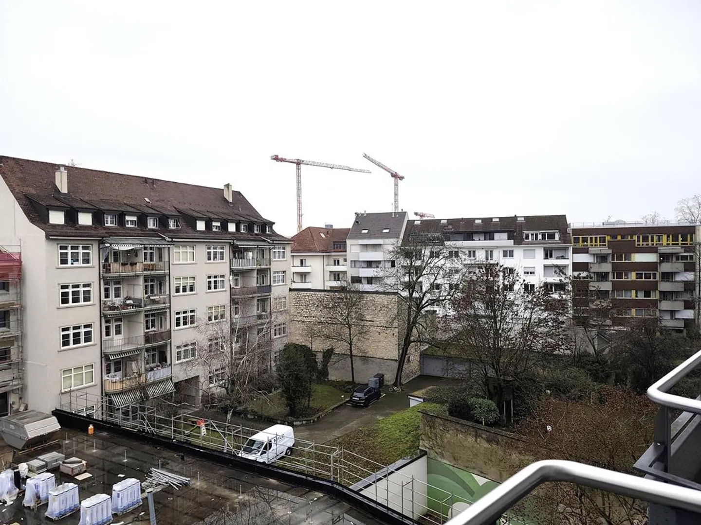 Tranquilla strada laterale vicino all'università e all'ospedale cantonale - Foto 8 di 8