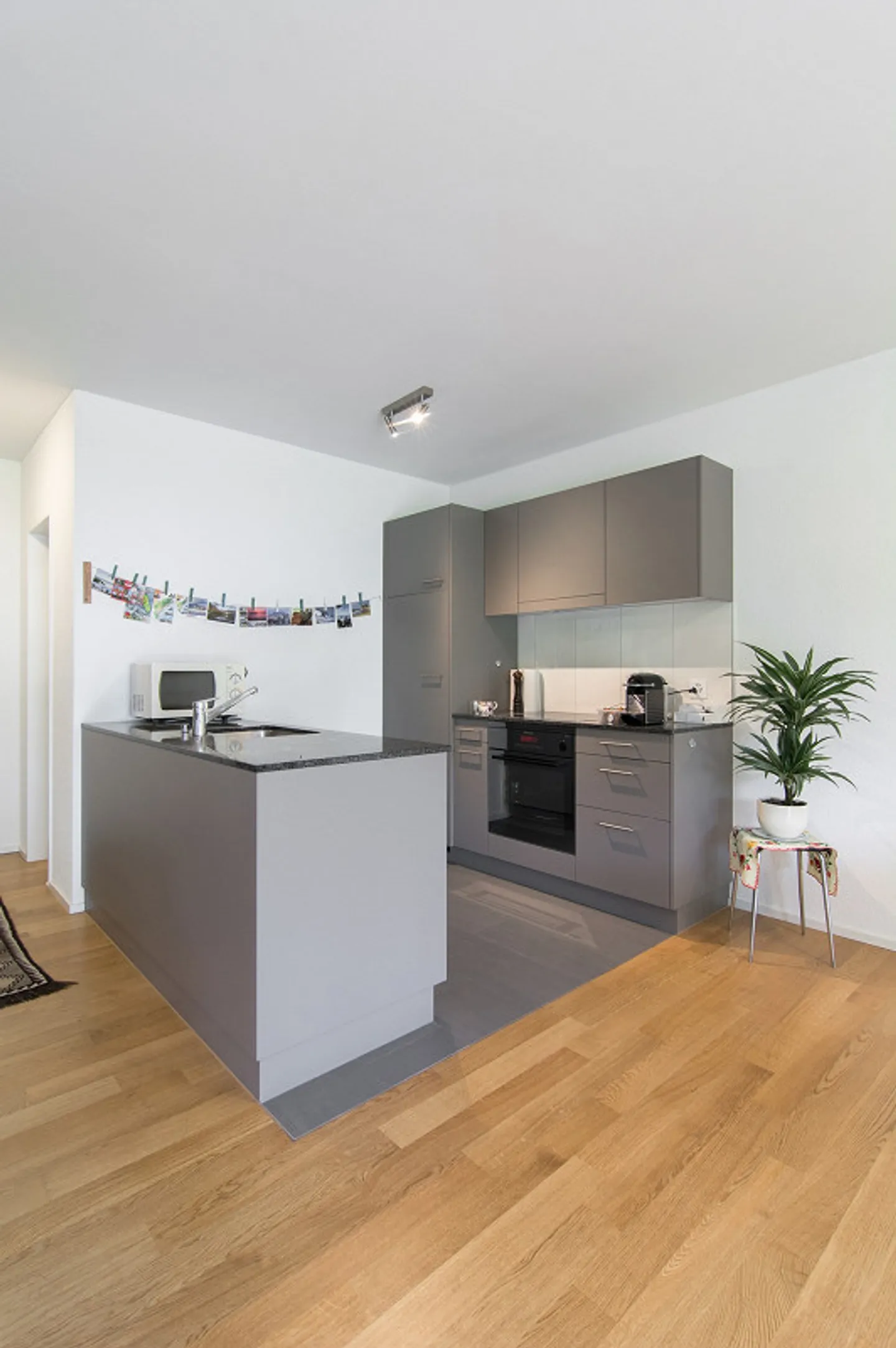 Appartement 2,5 pièces avec grand balcon - Photo 3 sur 10