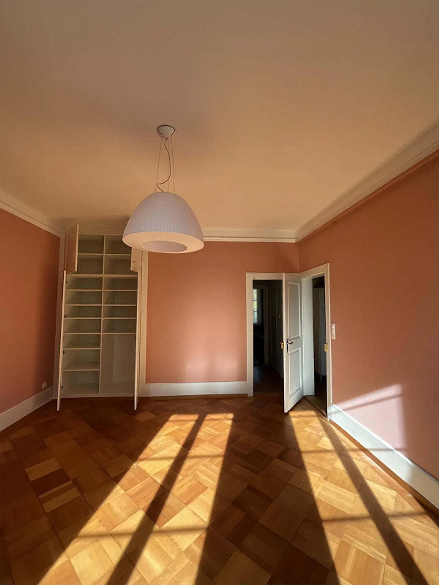 Beautiful South Room (20 m2) including shared use of 5-room apartment - Photo 1 of 8