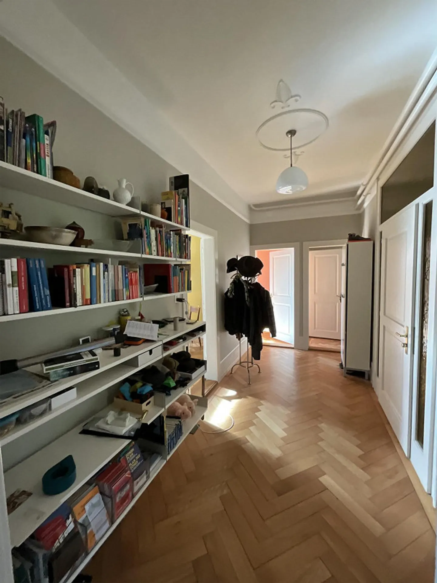 Beautiful South Room (20 m2) including shared use of 5-room apartment - Photo 7 of 8