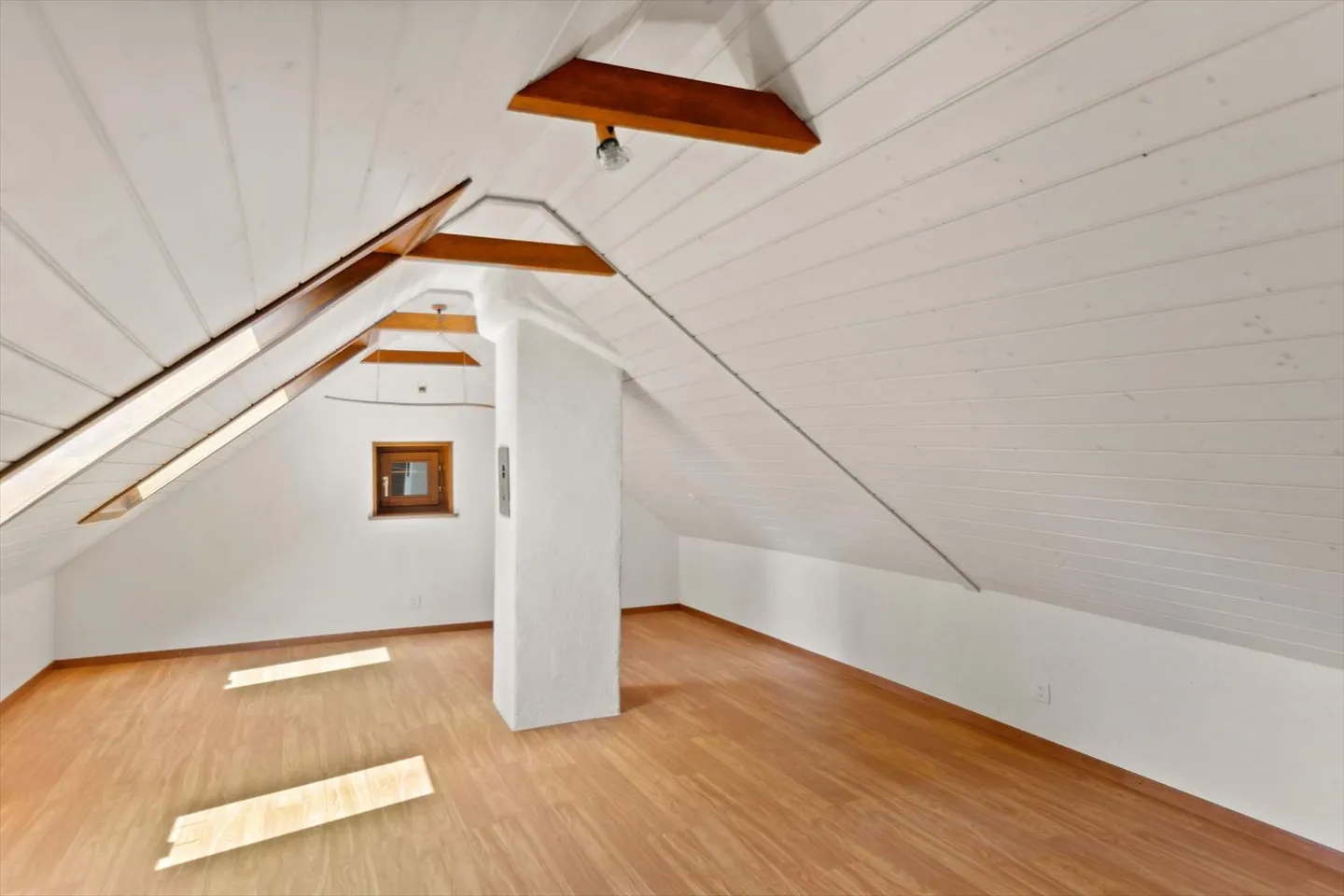 Renan, großes Haus (10 Zimmer) mit großem Sanierungspotenzial - Foto 21 von 27