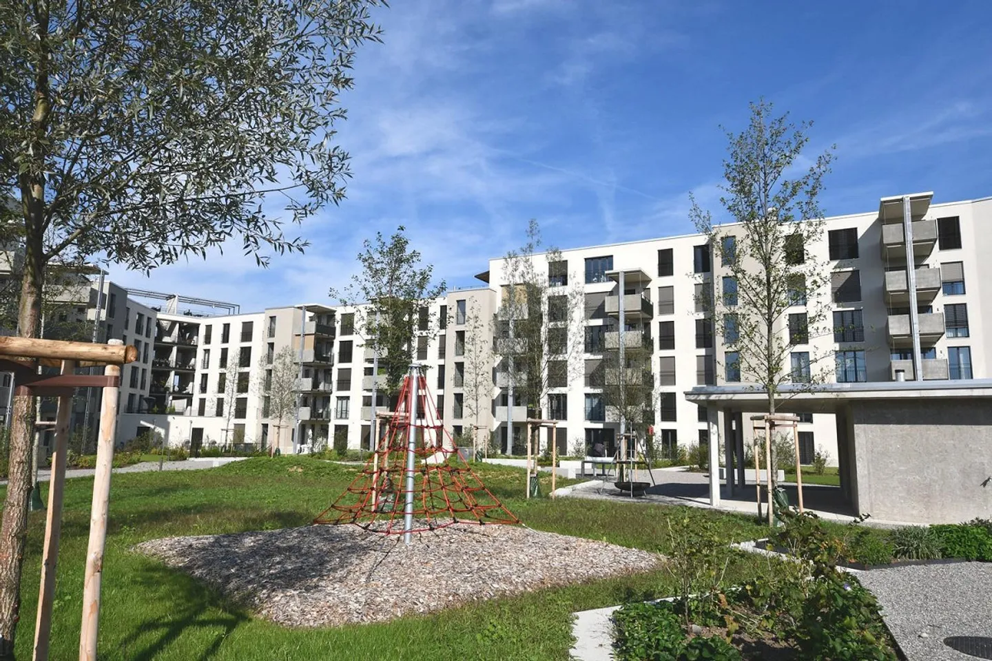 Ampio appartamento di 2,5 stanze a Wetzikon - Foto 1 di 9