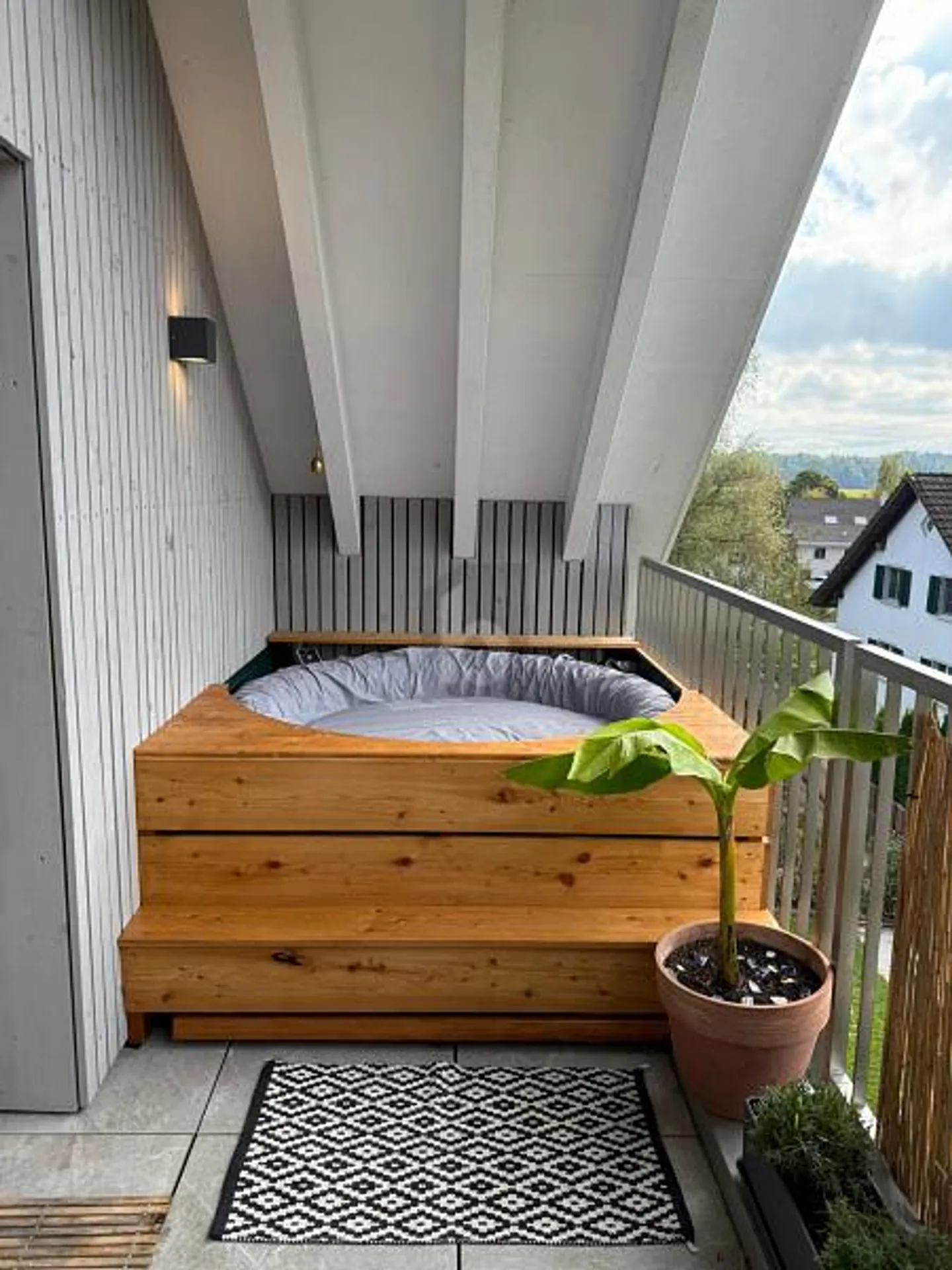 MODERN COMFORT IN A GREEN ENVIRONMENT - Photo 3 of 6