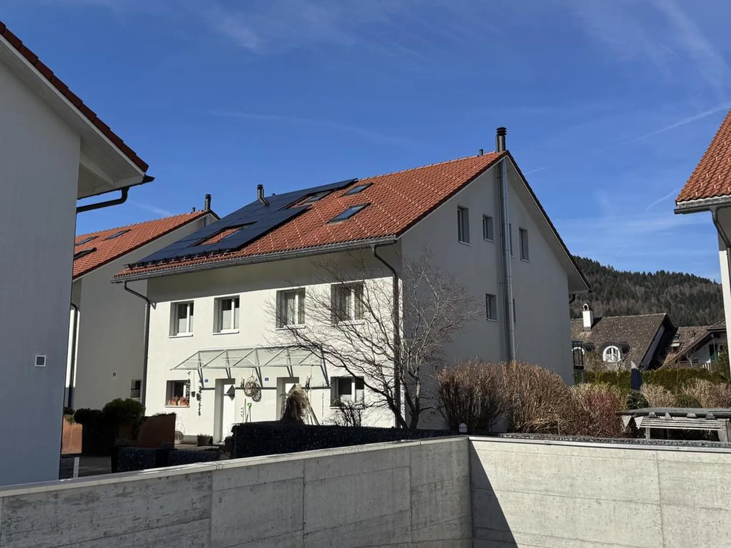 Modernes Doppelhaus in ruhiger Lage - Foto 1 von 10