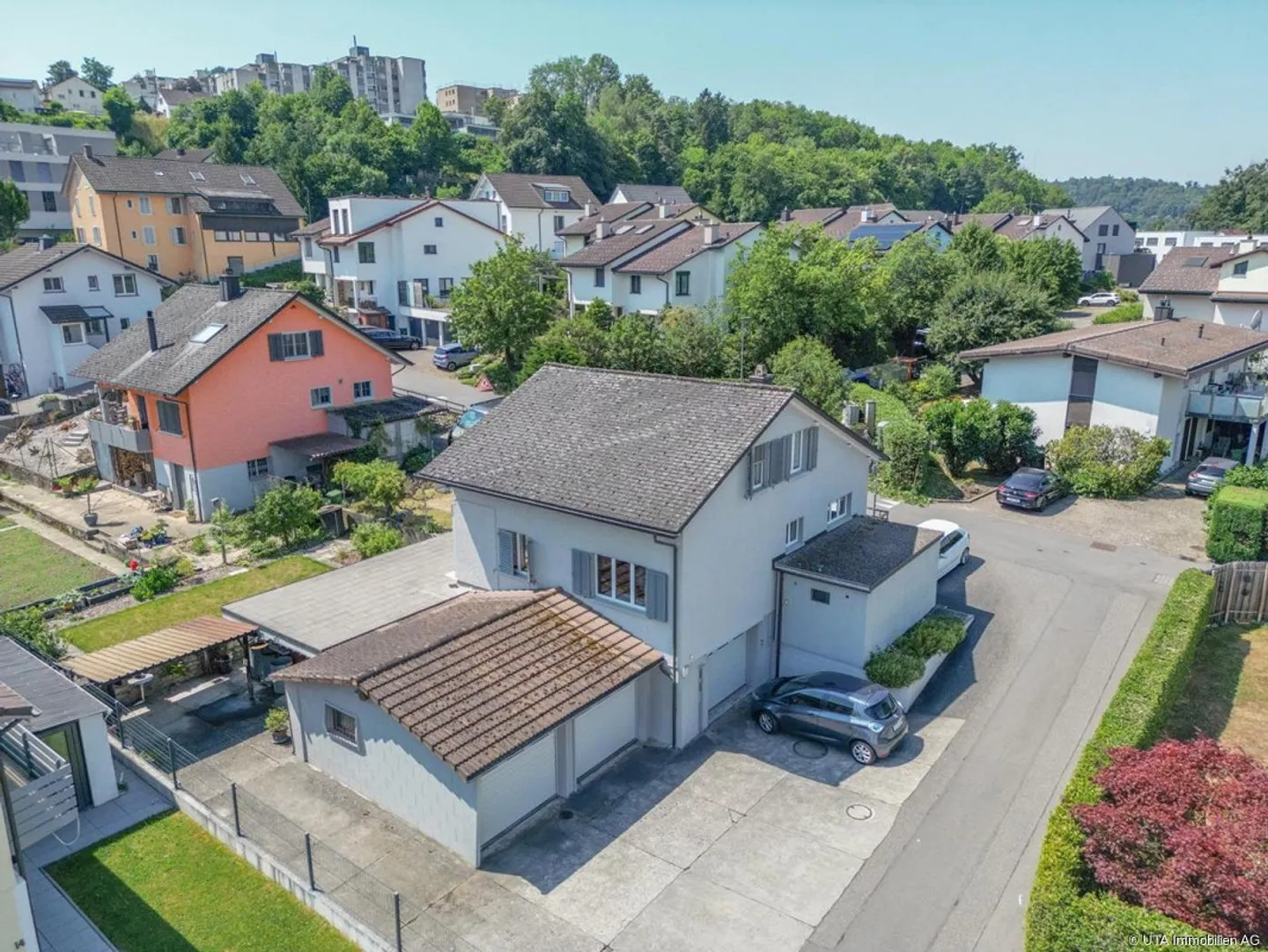 Quiet residential area with garden paradise and development potential - Photo 1 of 18