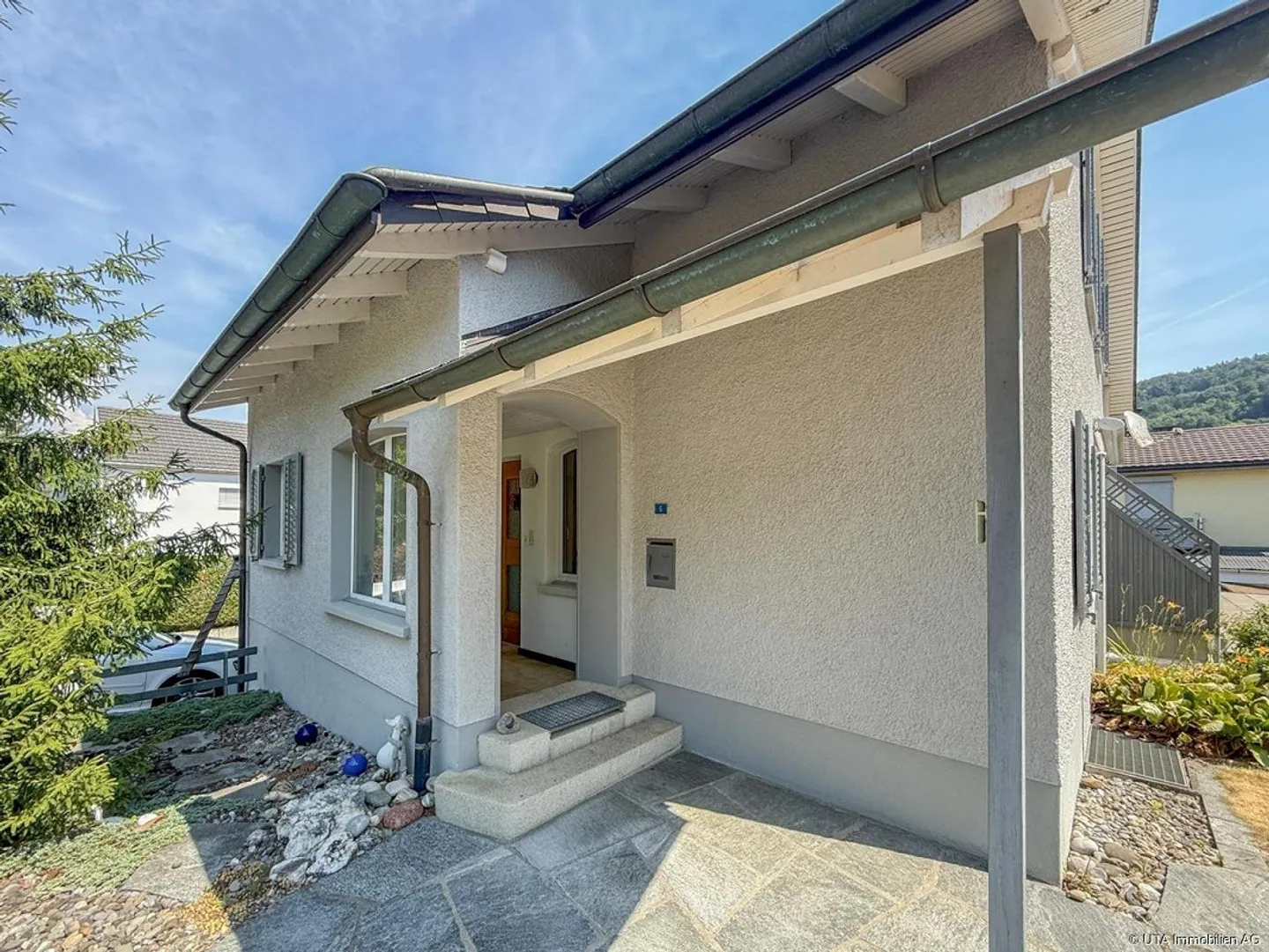 Quiet residential area with garden paradise and development potential - Photo 2 of 18