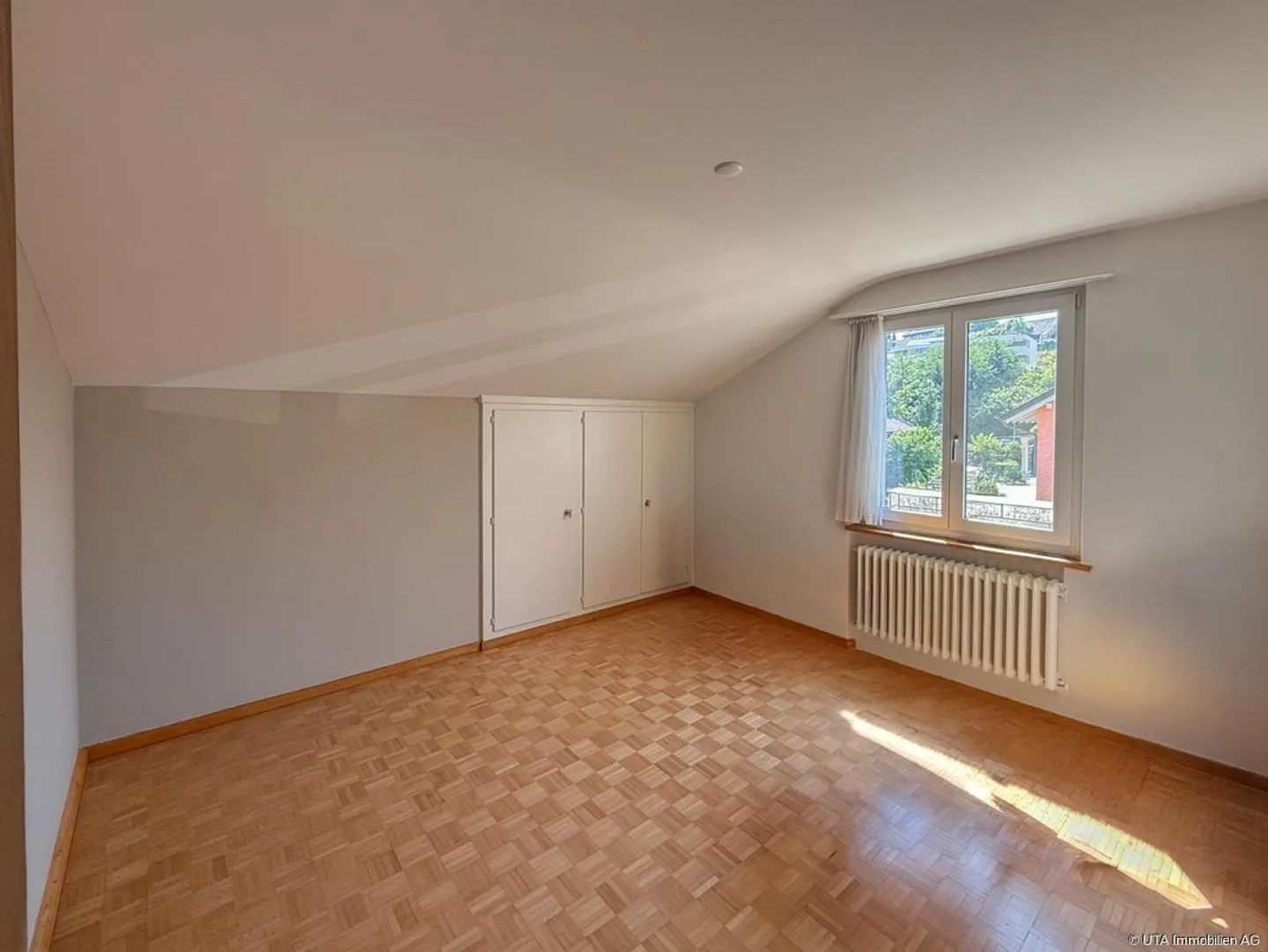 Quiet residential area with garden paradise and development potential - Photo 9 of 18