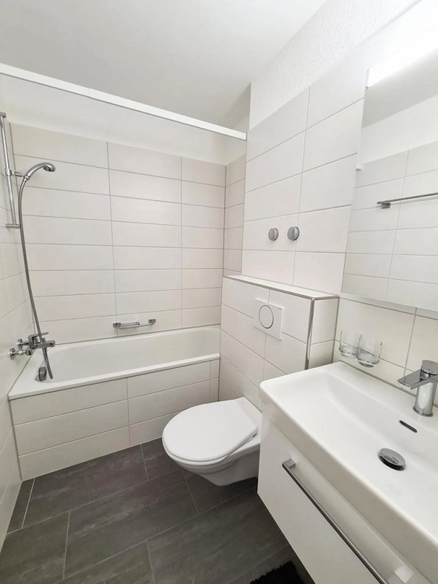 Renovated 1-room apartment near the fair - Photo 3 of 6
