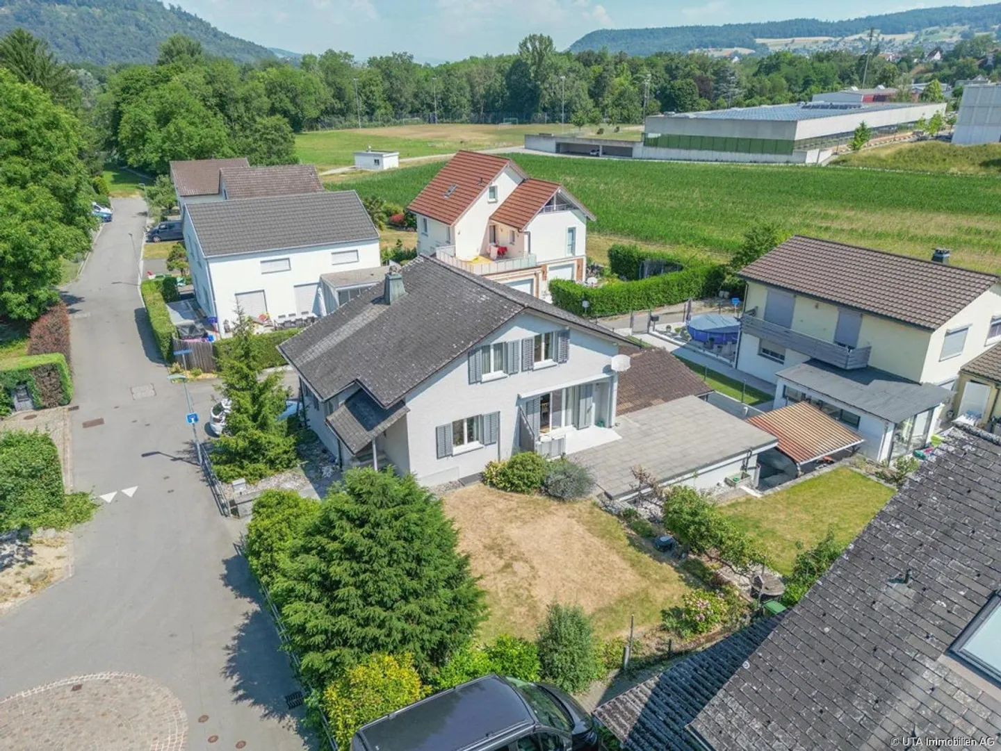 Quiet residential area with garden paradise and development potential - Photo 15 of 18
