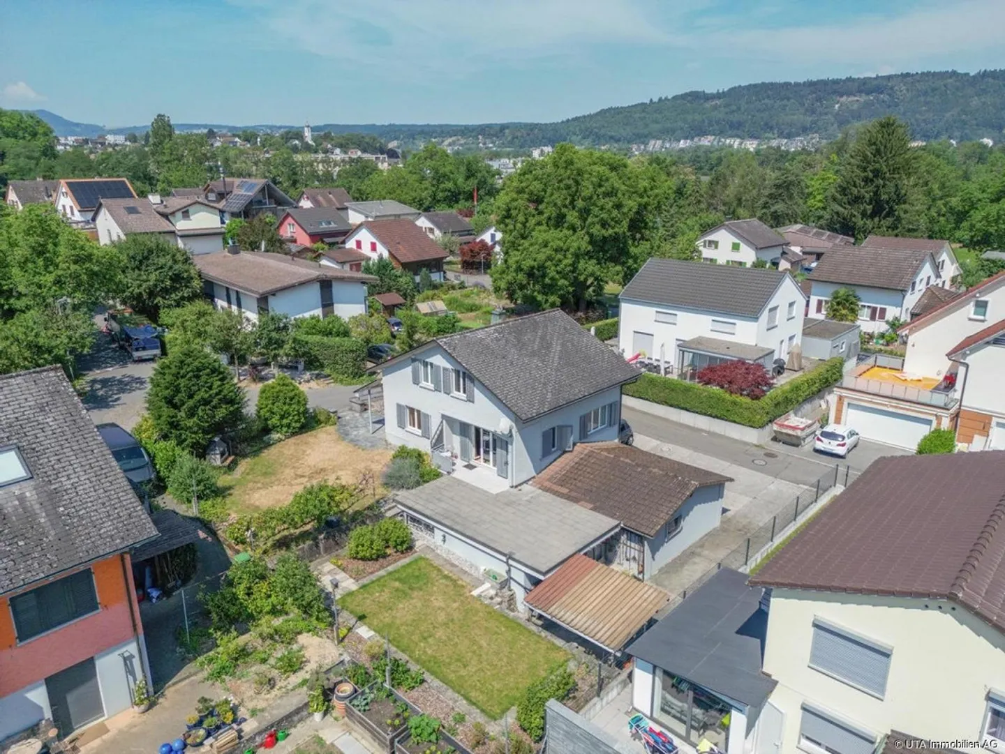 Quiet residential area with garden paradise and development potential - Photo 16 of 18