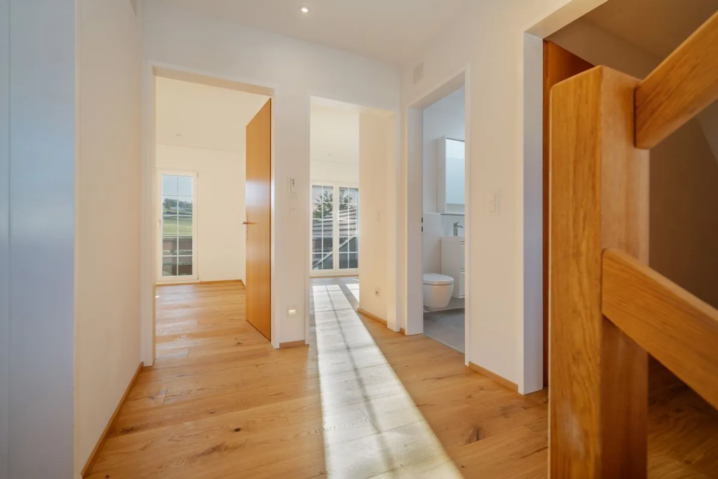 Casa unifamiliare indipendente di 6½ stanze con giardino d'inverno e molto spazio esterno - Foto 9 di 13