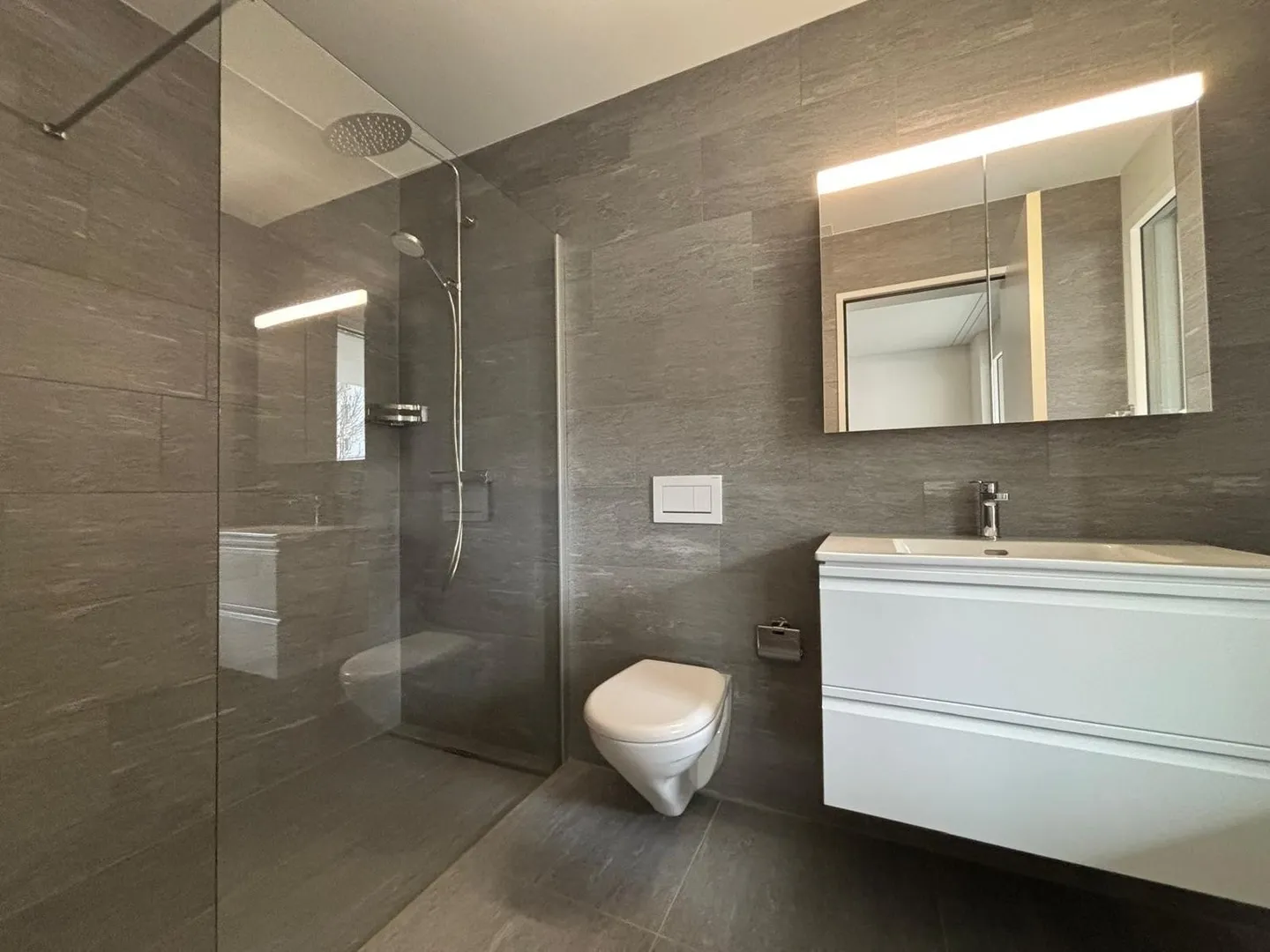 Moderne 4.5 Zimmer-Wohnung - Foto 1 von 8