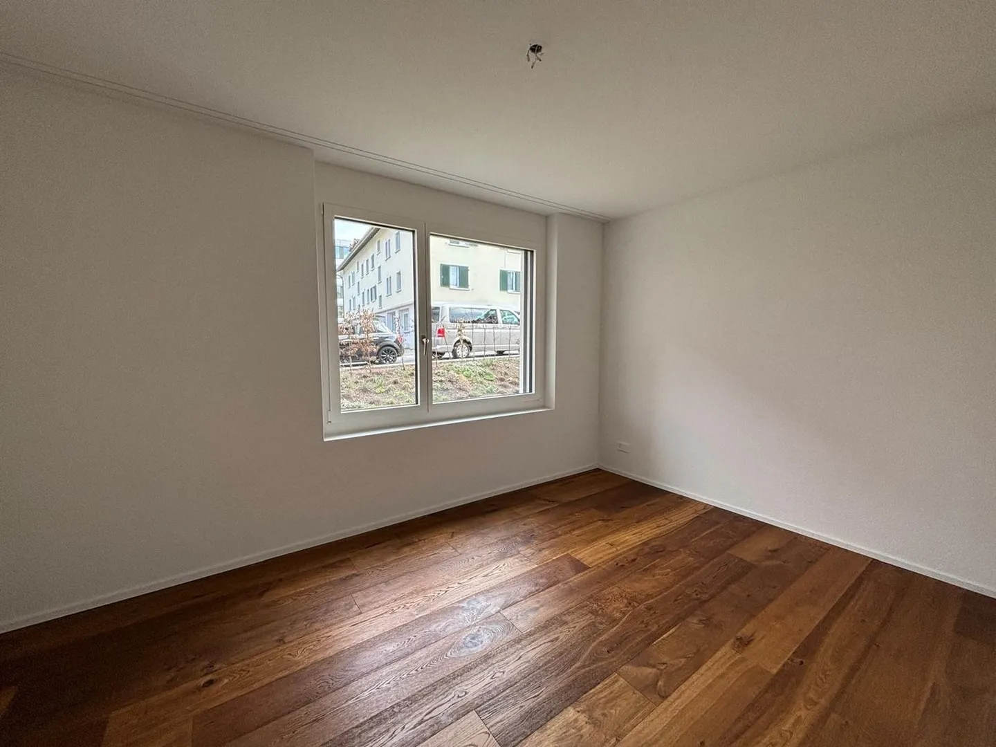 Moderne 4.5 Zimmer-Wohnung - Foto 2 von 8