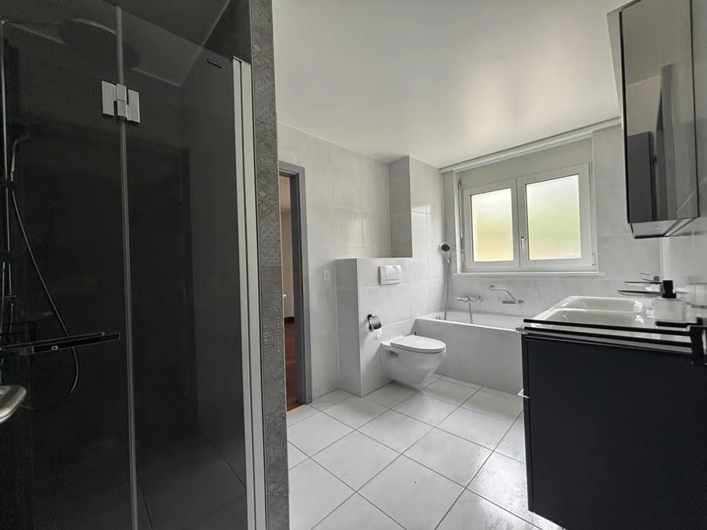 Wunderschöne renovierte 4,5-Zimmer-Wohnung zur Miete in Hauts-Geneveys - Foto 6 von 10