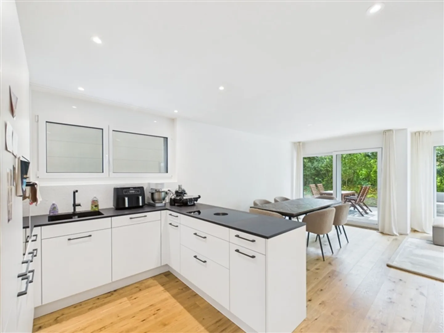 «Modernes 6-Zimmer-Doppeleinfamilienhaus in ruhiger Lage von Safenwil» - Foto 3 von 13