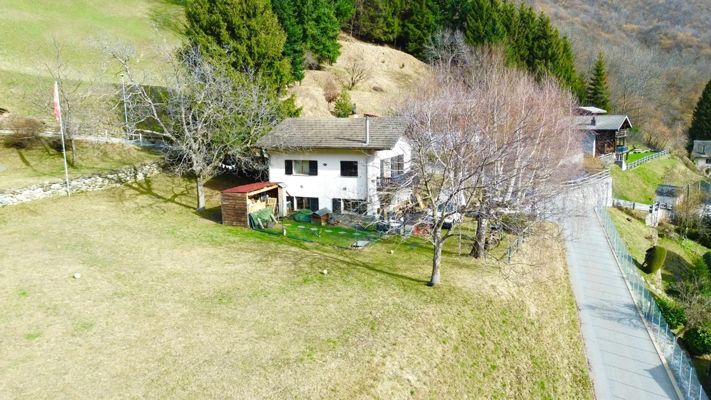 Family refuge immersed in the nature of Olivone - Photo 10 of 12