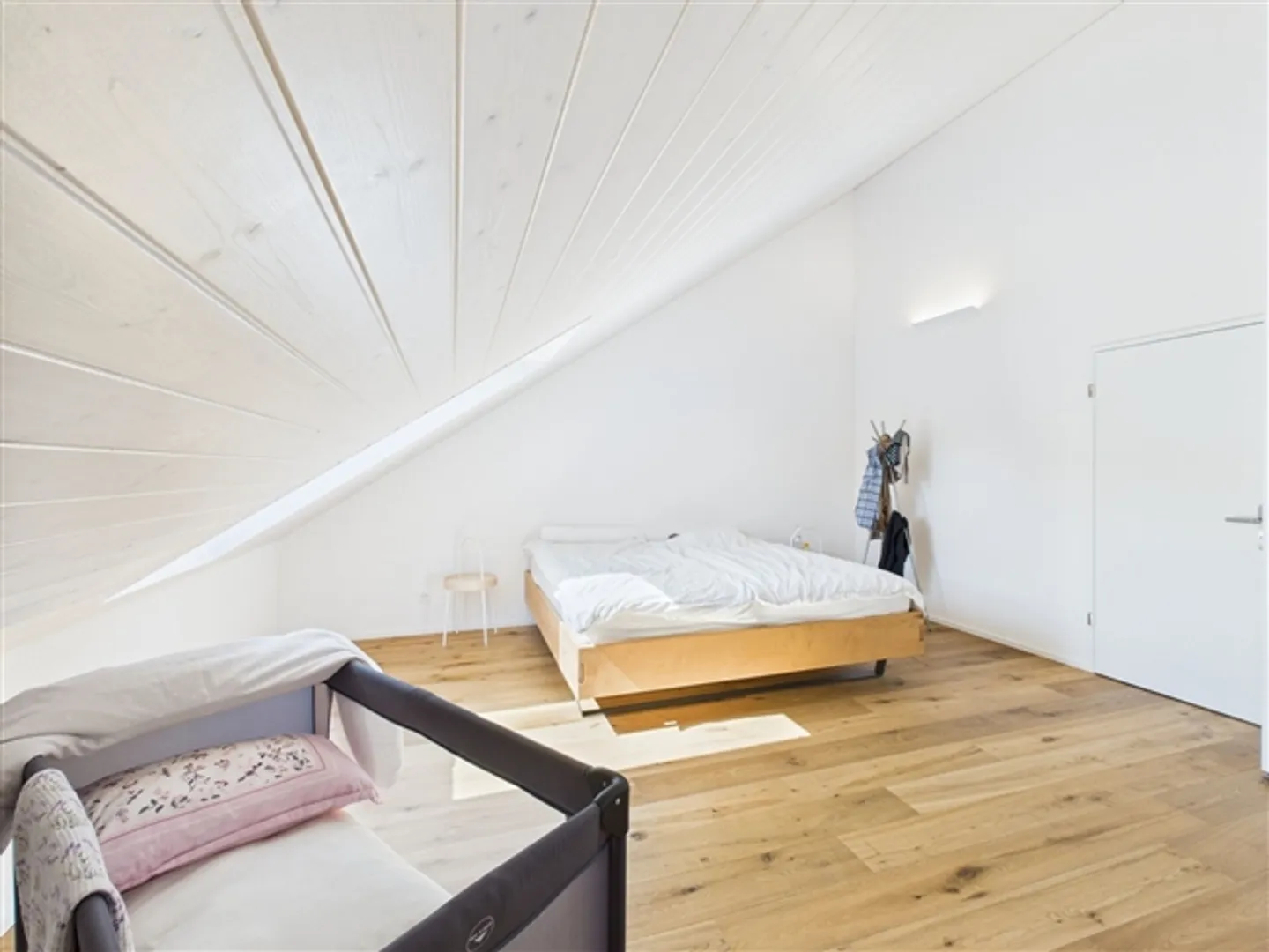 «Modernes 6-Zimmer-Doppeleinfamilienhaus in ruhiger Lage von Safenwil» - Foto 8 von 13