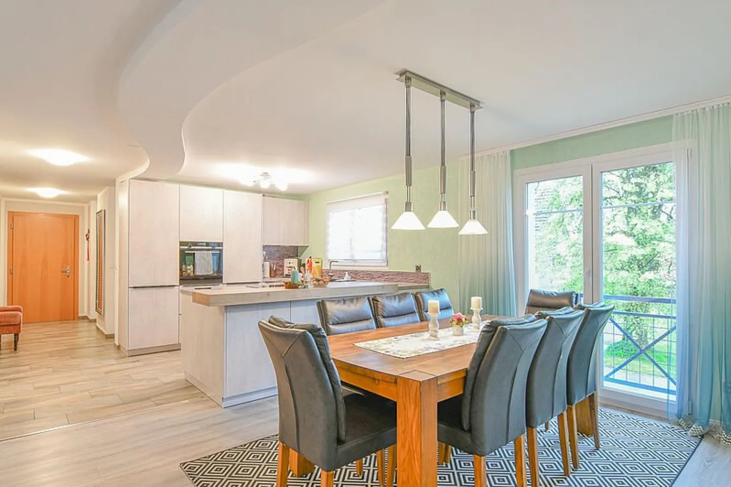 Ruhiges Wohnen im Grünen mit städtischer Nähe - Photo 3 of 10